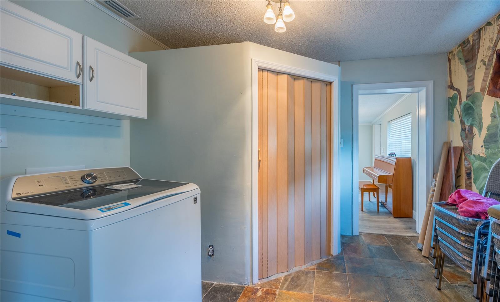Listing photo id 35 for 5712 20th Avenue S