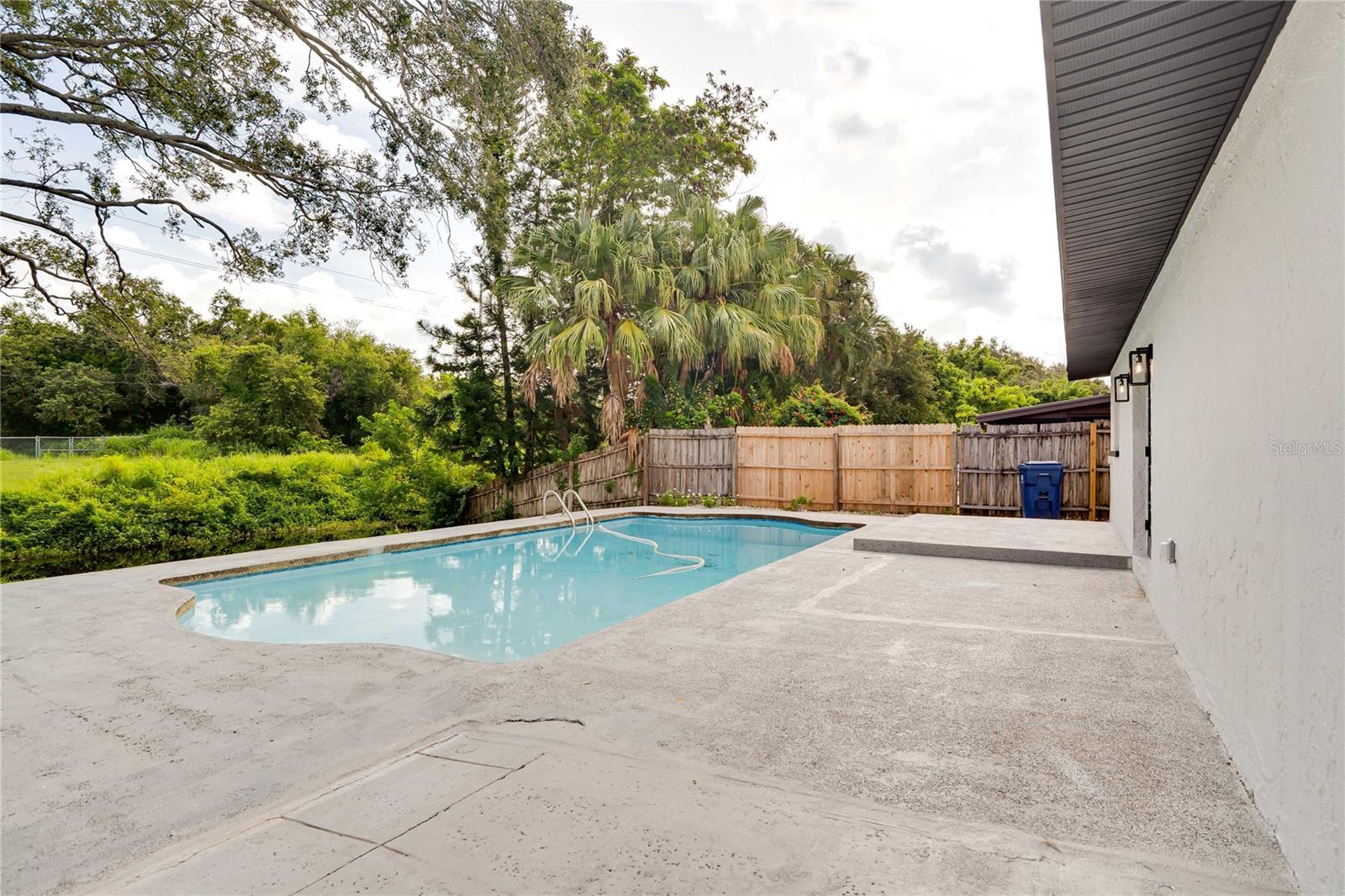 Image 11 of 21 For 6829 Circlecreek Drive