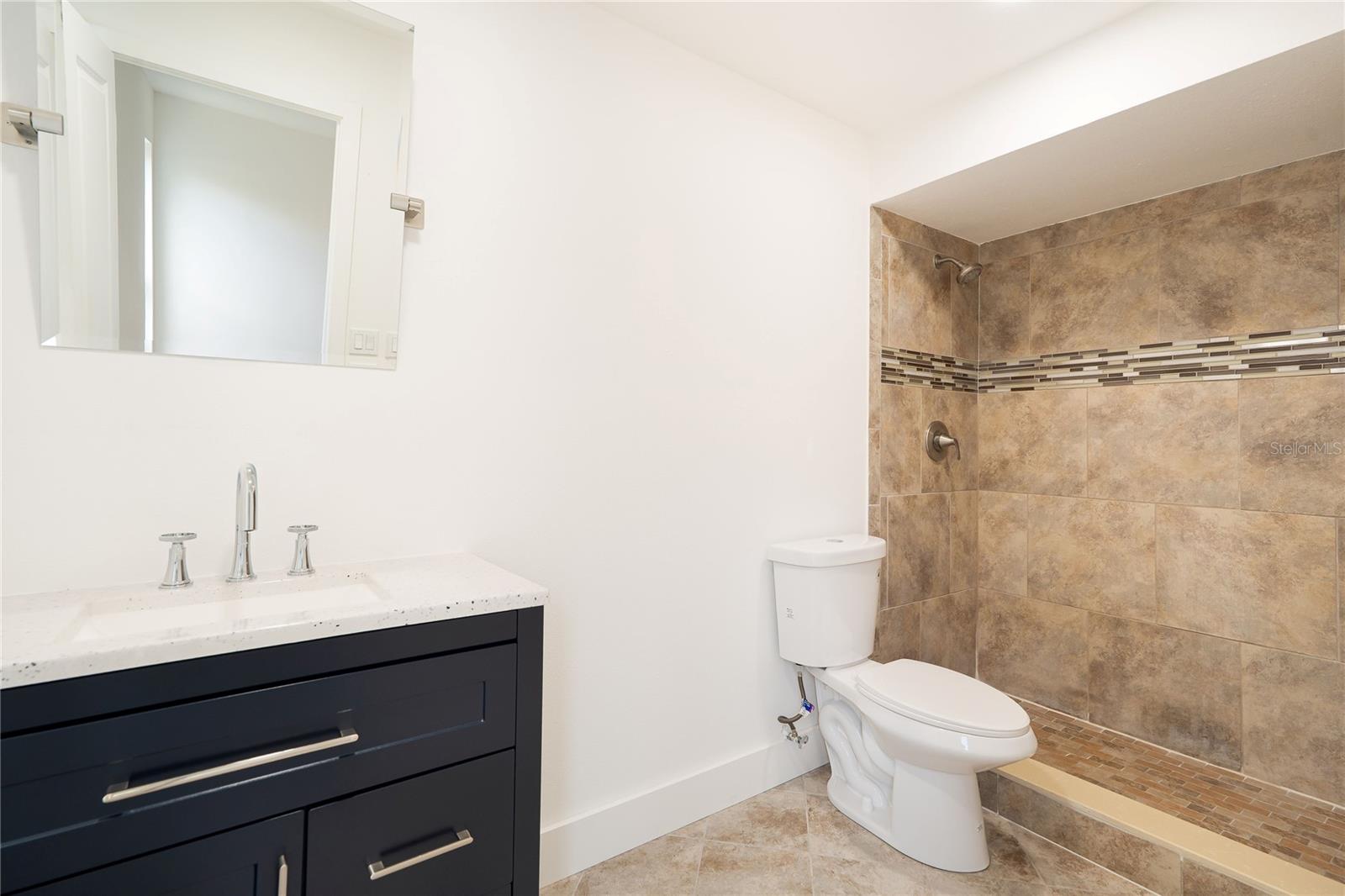Image 14 of 21 For 6829 Circlecreek Drive