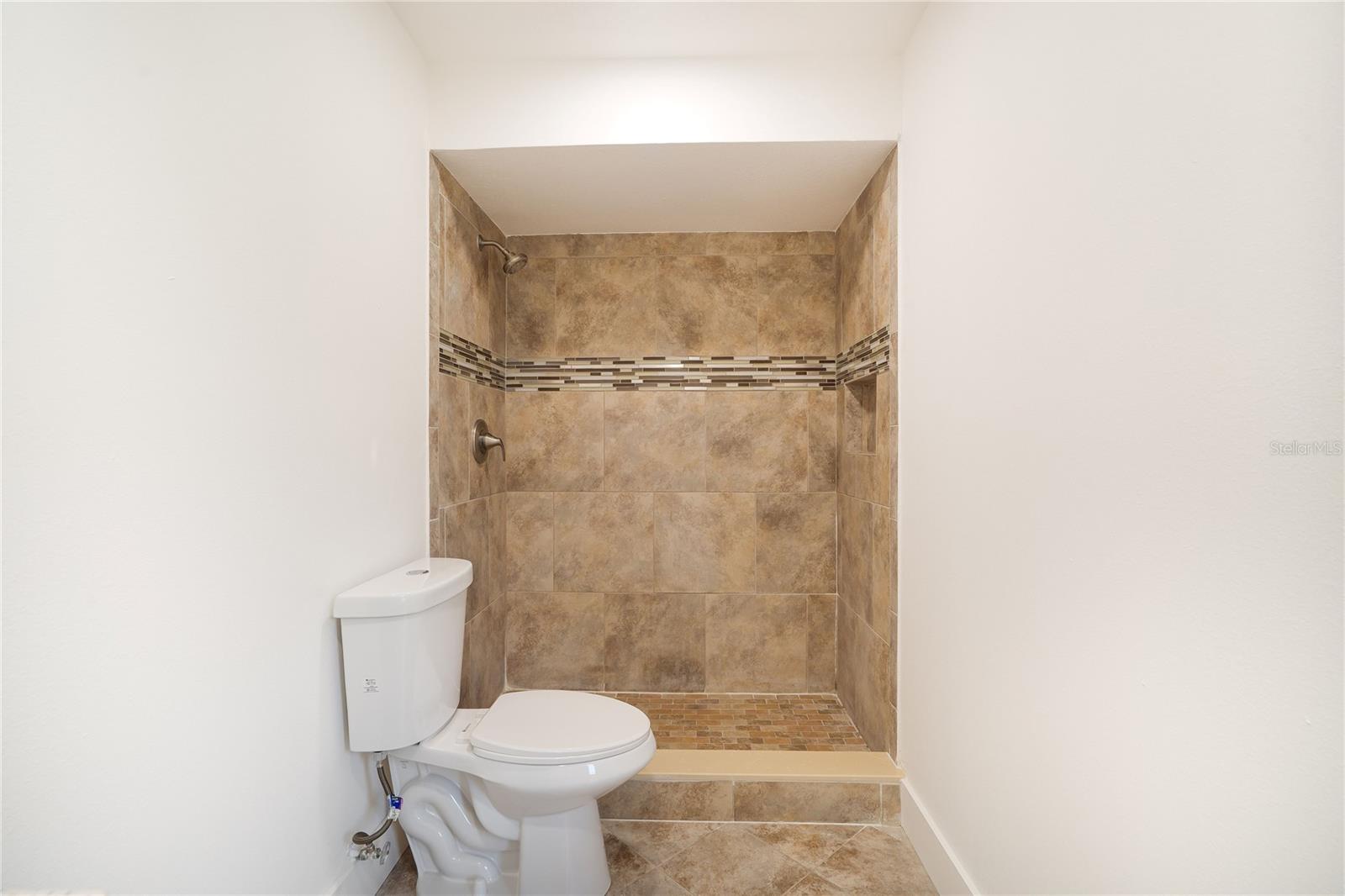Image 15 of 21 For 6829 Circlecreek Drive