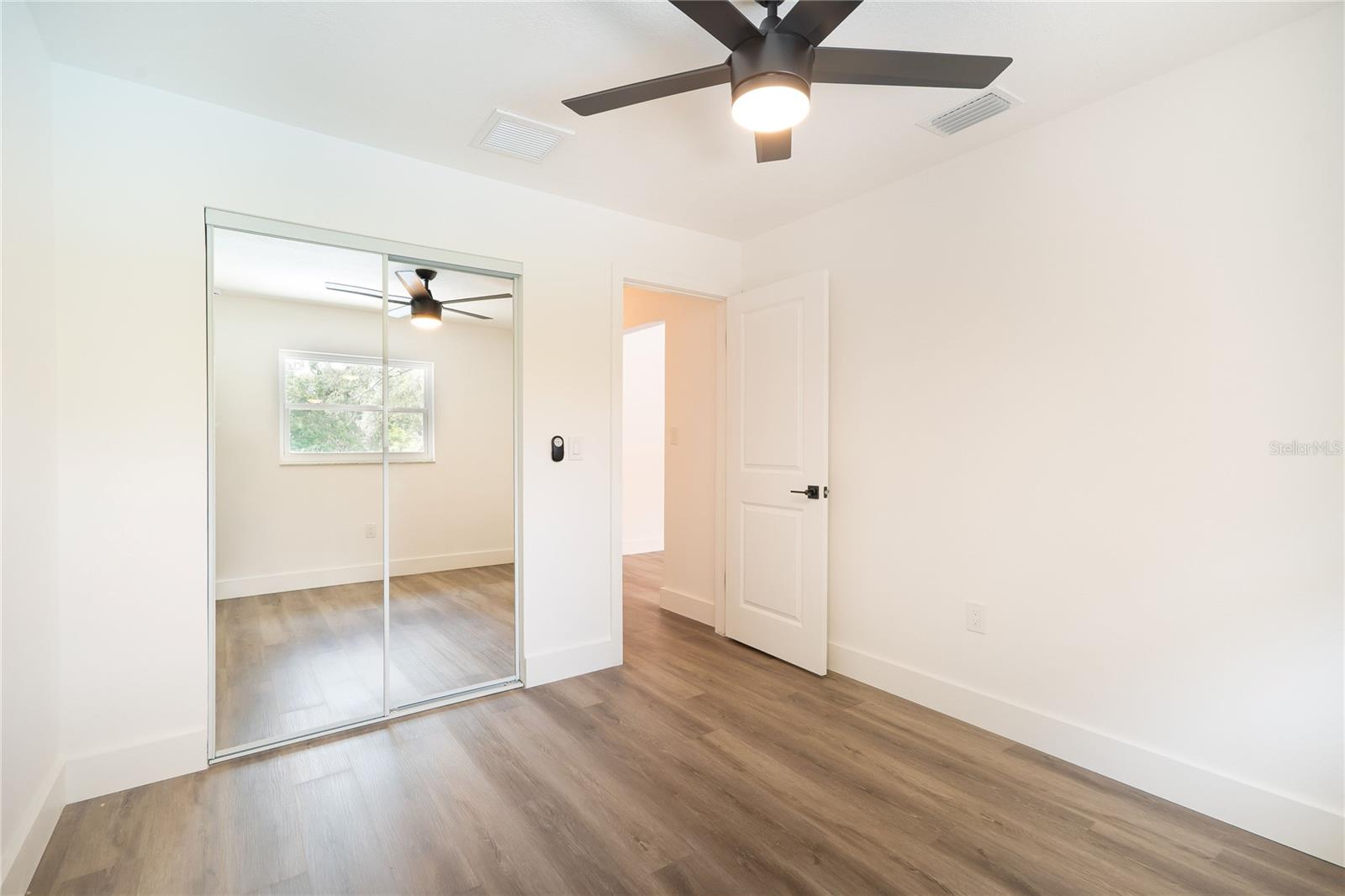 Image 16 of 21 For 6829 Circlecreek Drive
