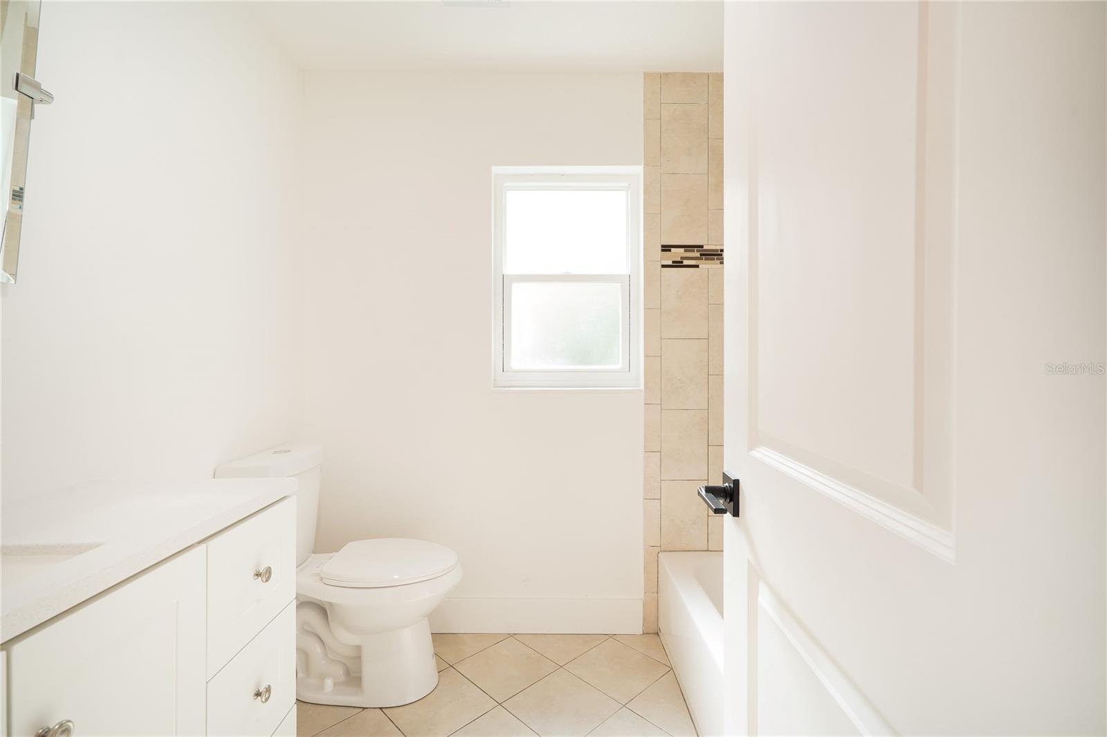 Image 18 of 21 For 6829 Circlecreek Drive