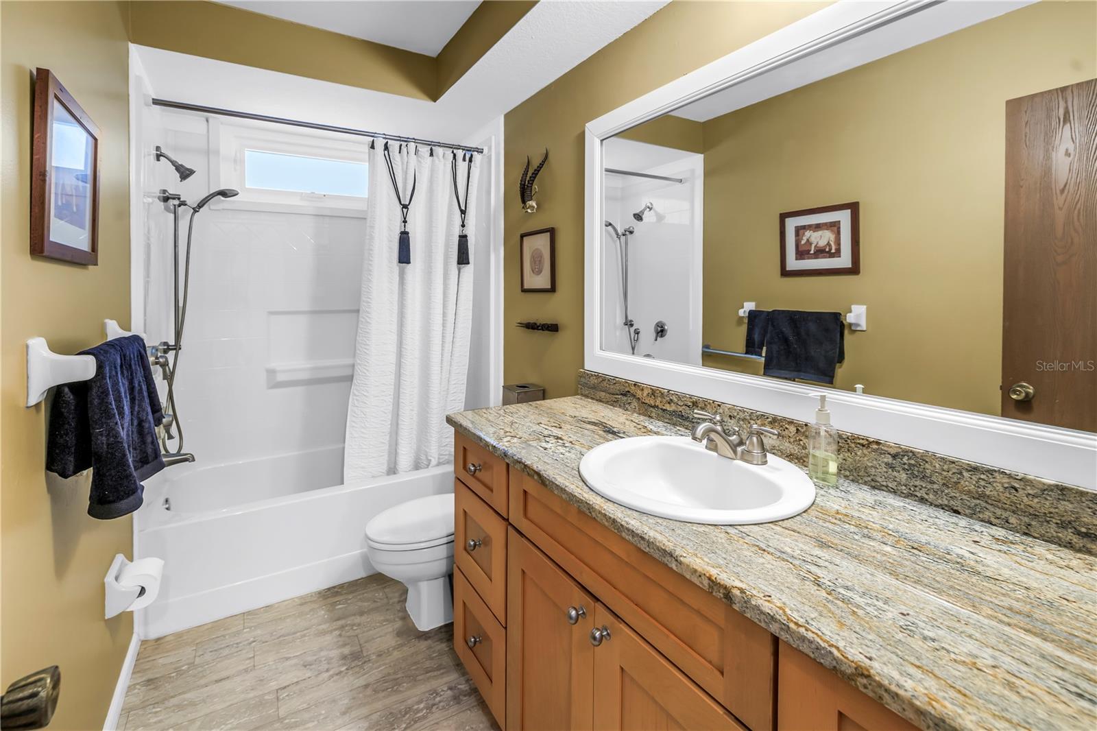 Image 20 of 41 For 10857 97th Street