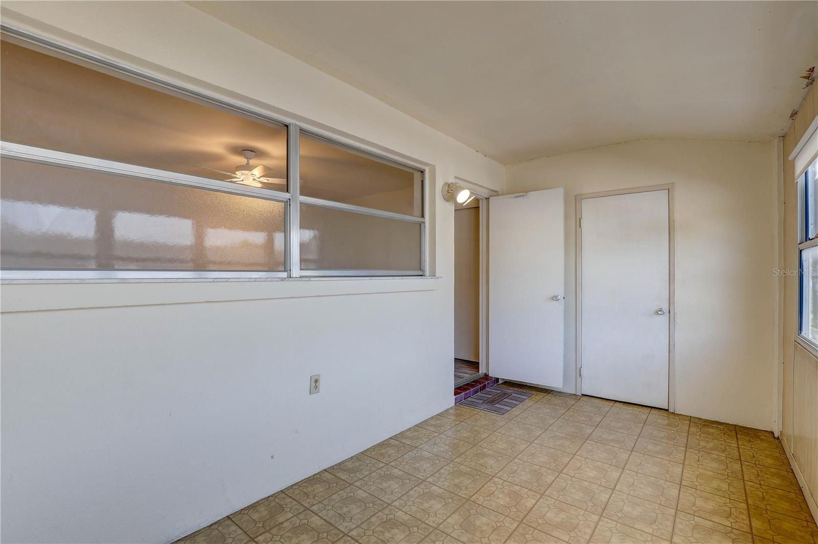 Image 11 of 28 For 6000 21st Street N 14