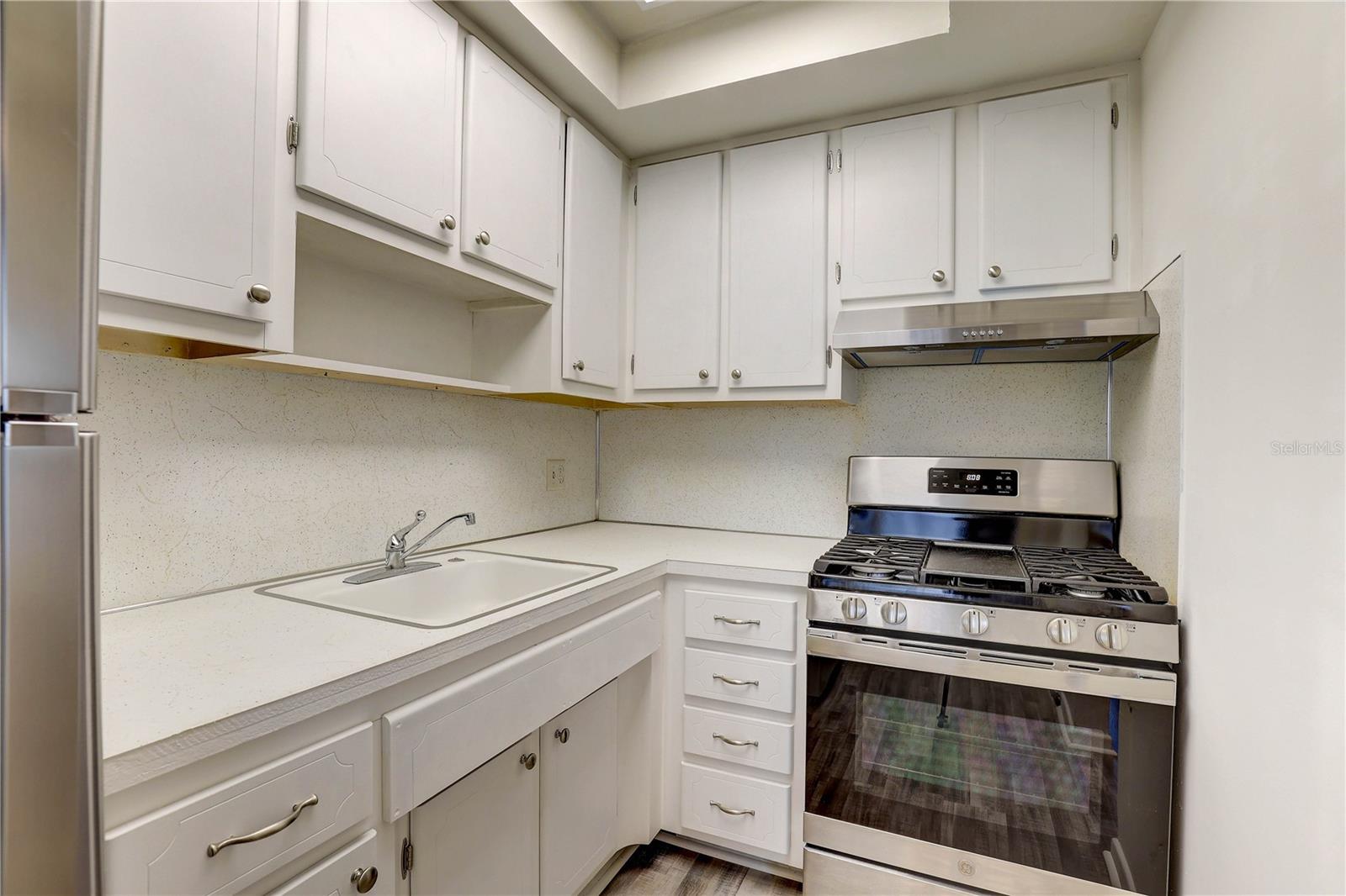 Image 3 of 28 For 6000 21st Street N 14