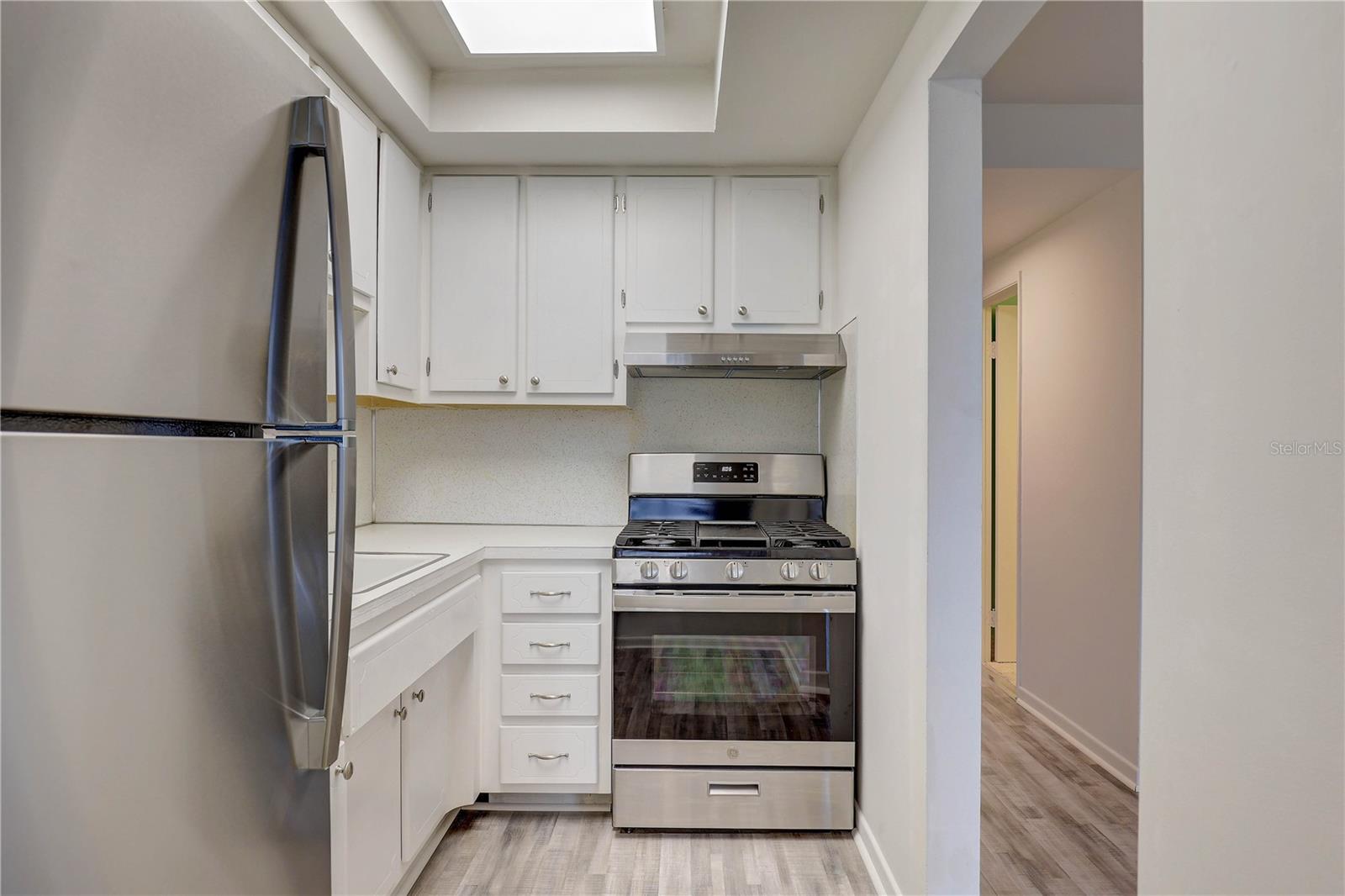 Image 4 of 28 For 6000 21st Street N 14