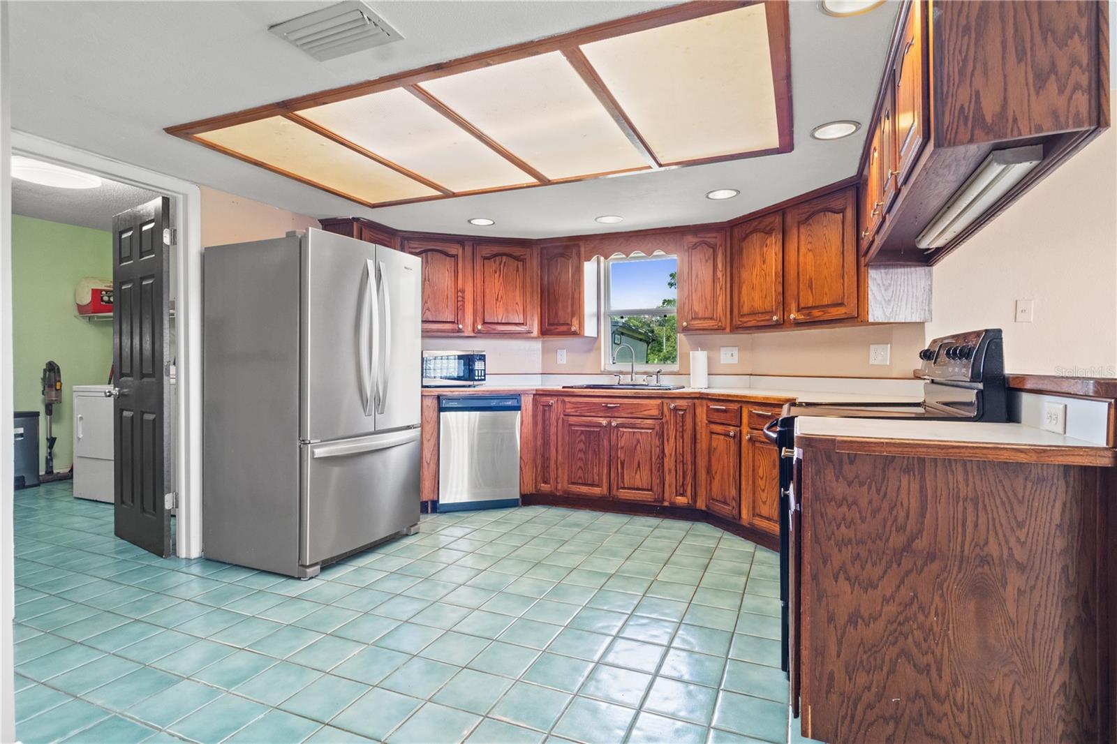 Image 10 of 35 For 2838 Springdell Circle