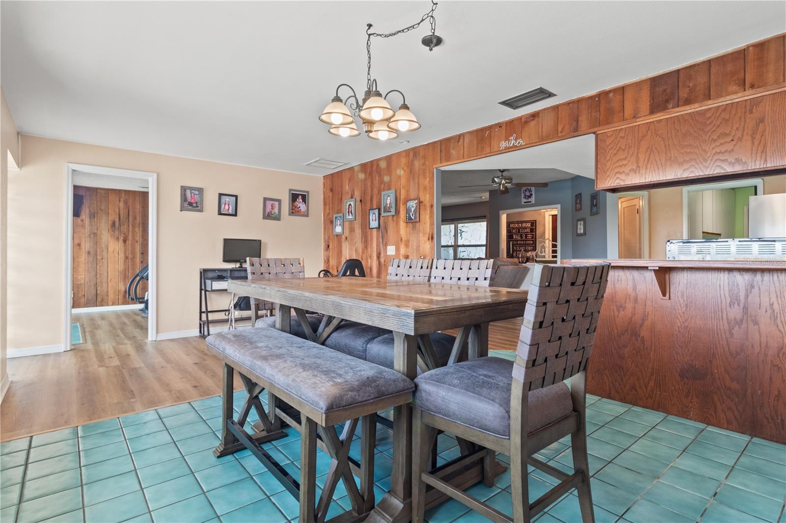 Image 13 of 35 For 2838 Springdell Circle