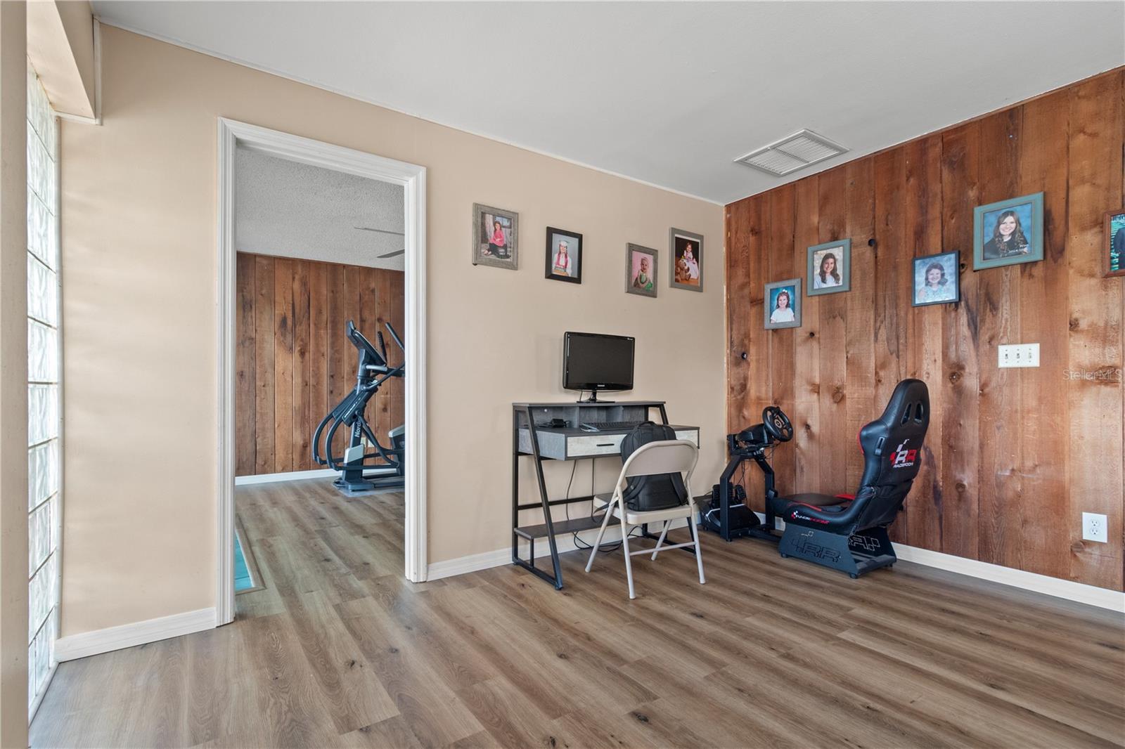 Image 15 of 35 For 2838 Springdell Circle