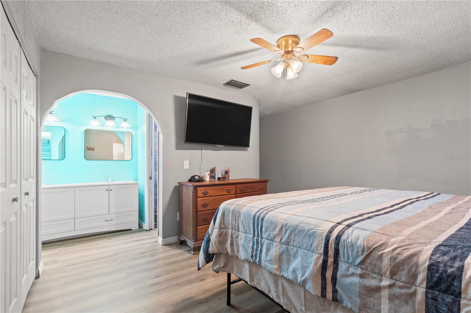 Image 19 of 35 For 2838 Springdell Circle