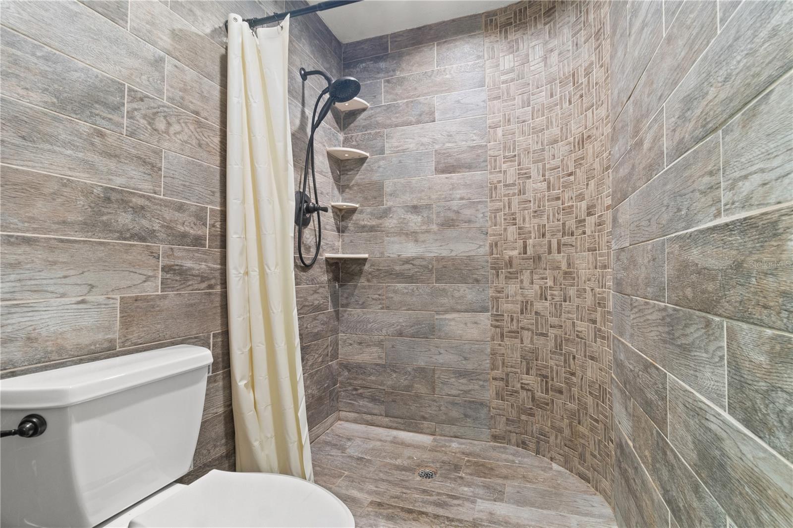 Image 22 of 35 For 2838 Springdell Circle