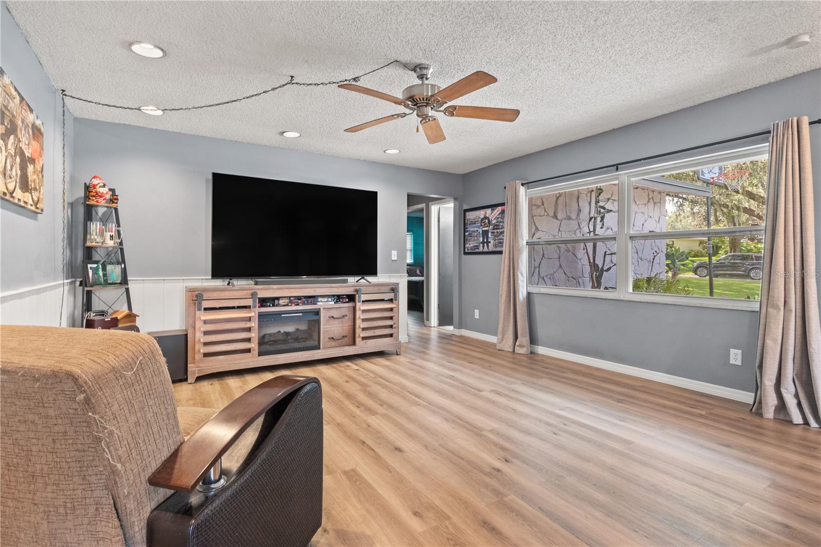 Image 7 of 35 For 2838 Springdell Circle