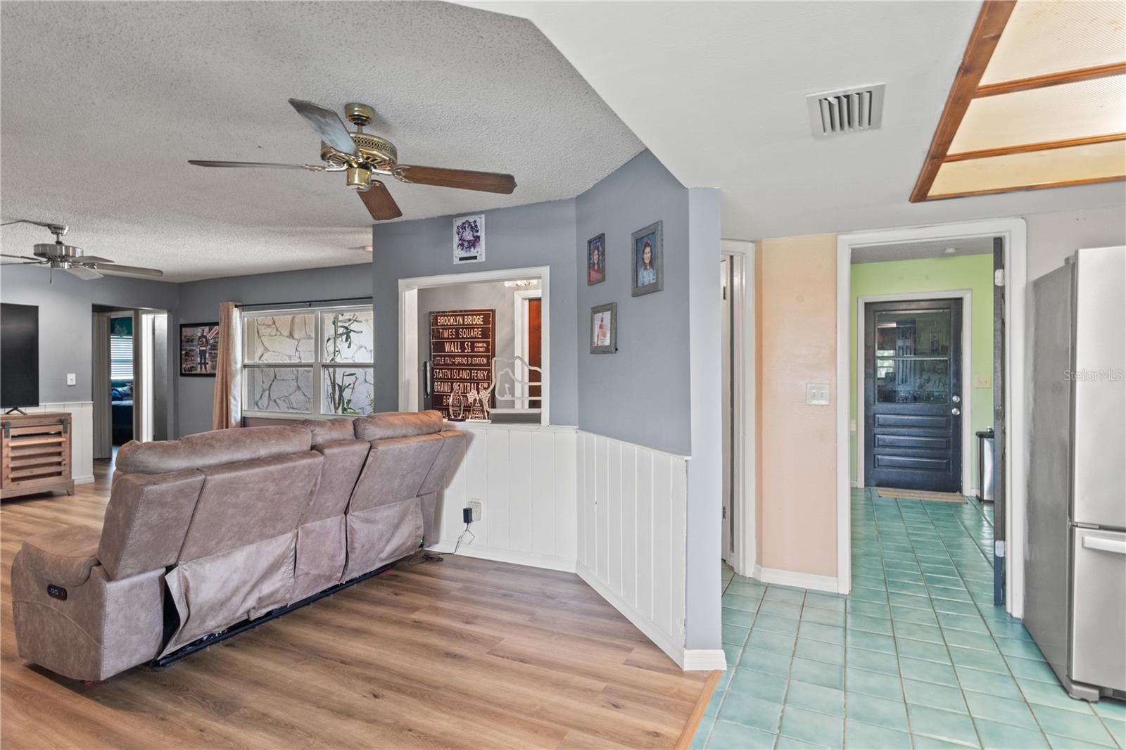 Image 8 of 35 For 2838 Springdell Circle
