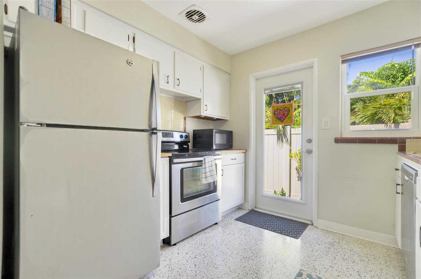 Image 7 of 33 For 811 26th Avenue N