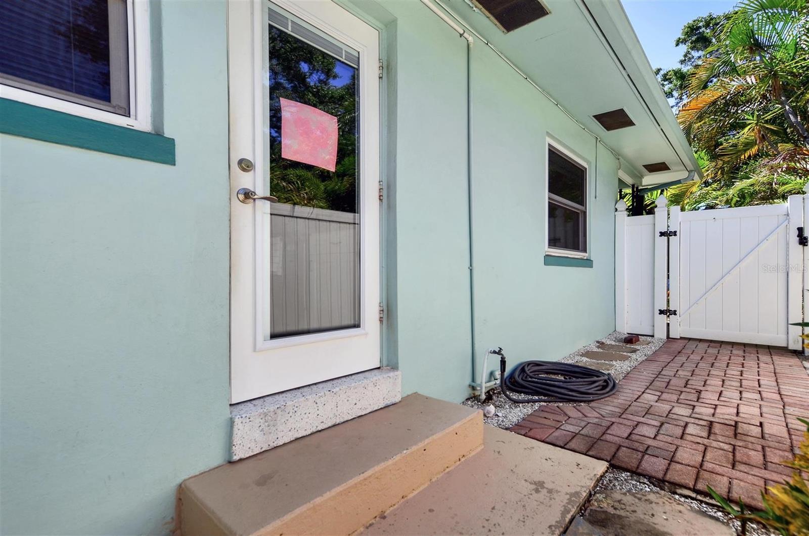 Image 9 of 33 For 811 26th Avenue N