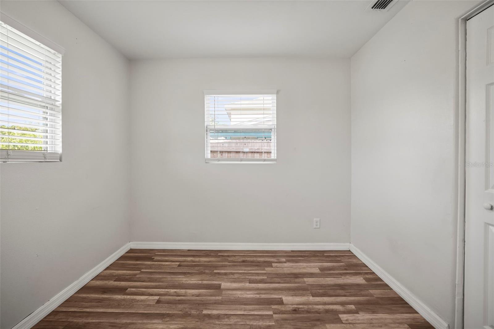 Image 18 of 29 For 2601 16th Avenue N