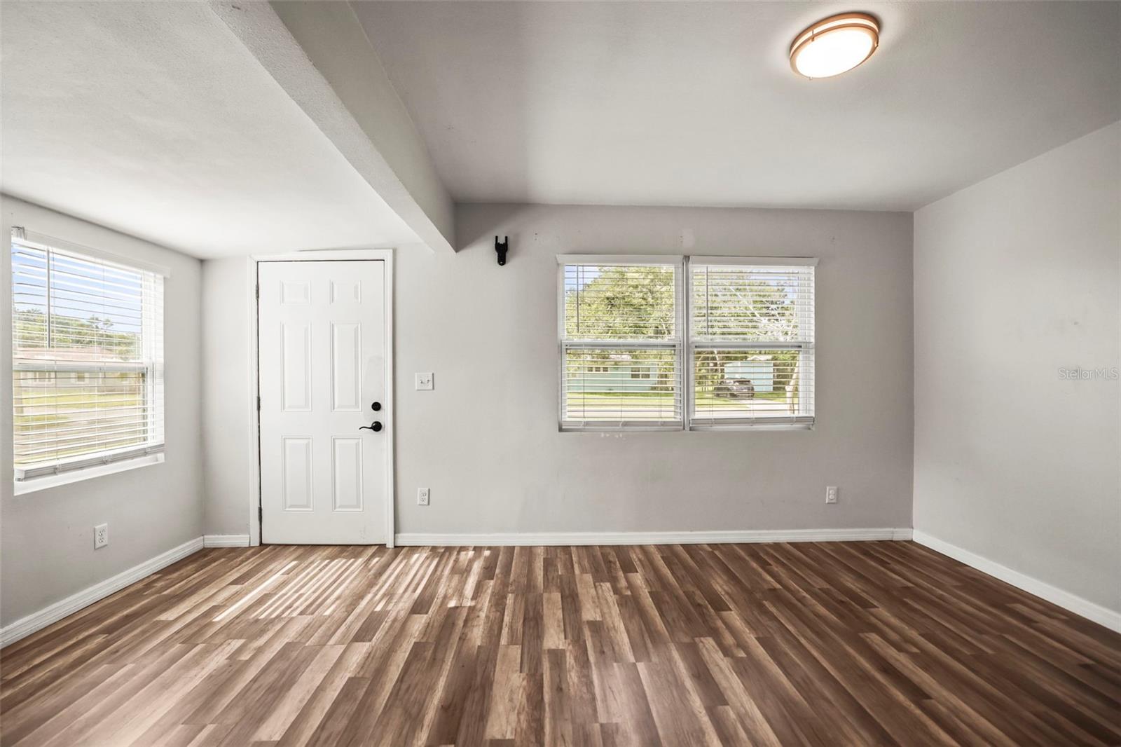 Image 5 of 29 For 2601 16th Avenue N