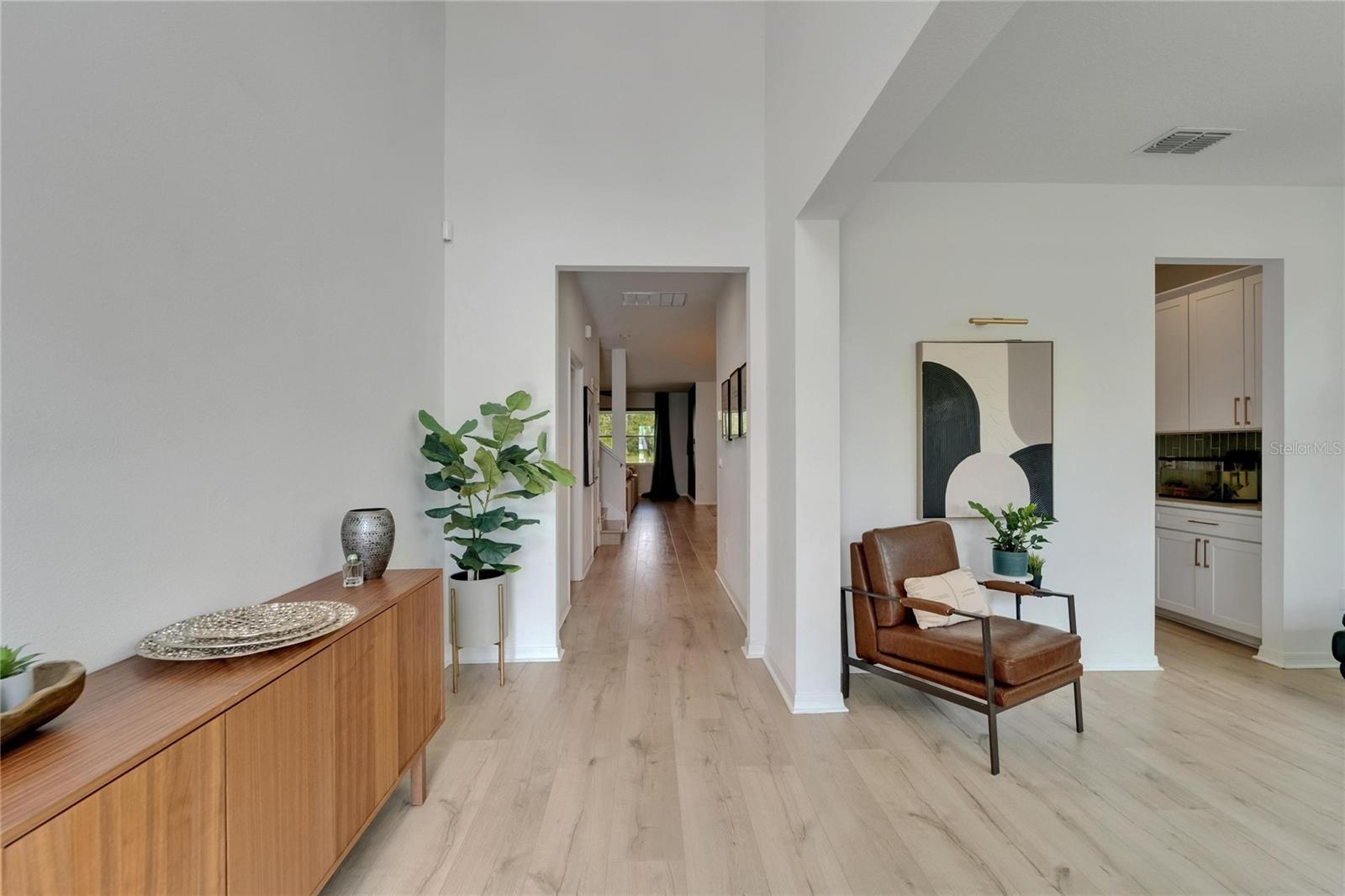 Listing photo id 8 for 7307 Gulf Cypress Avenue