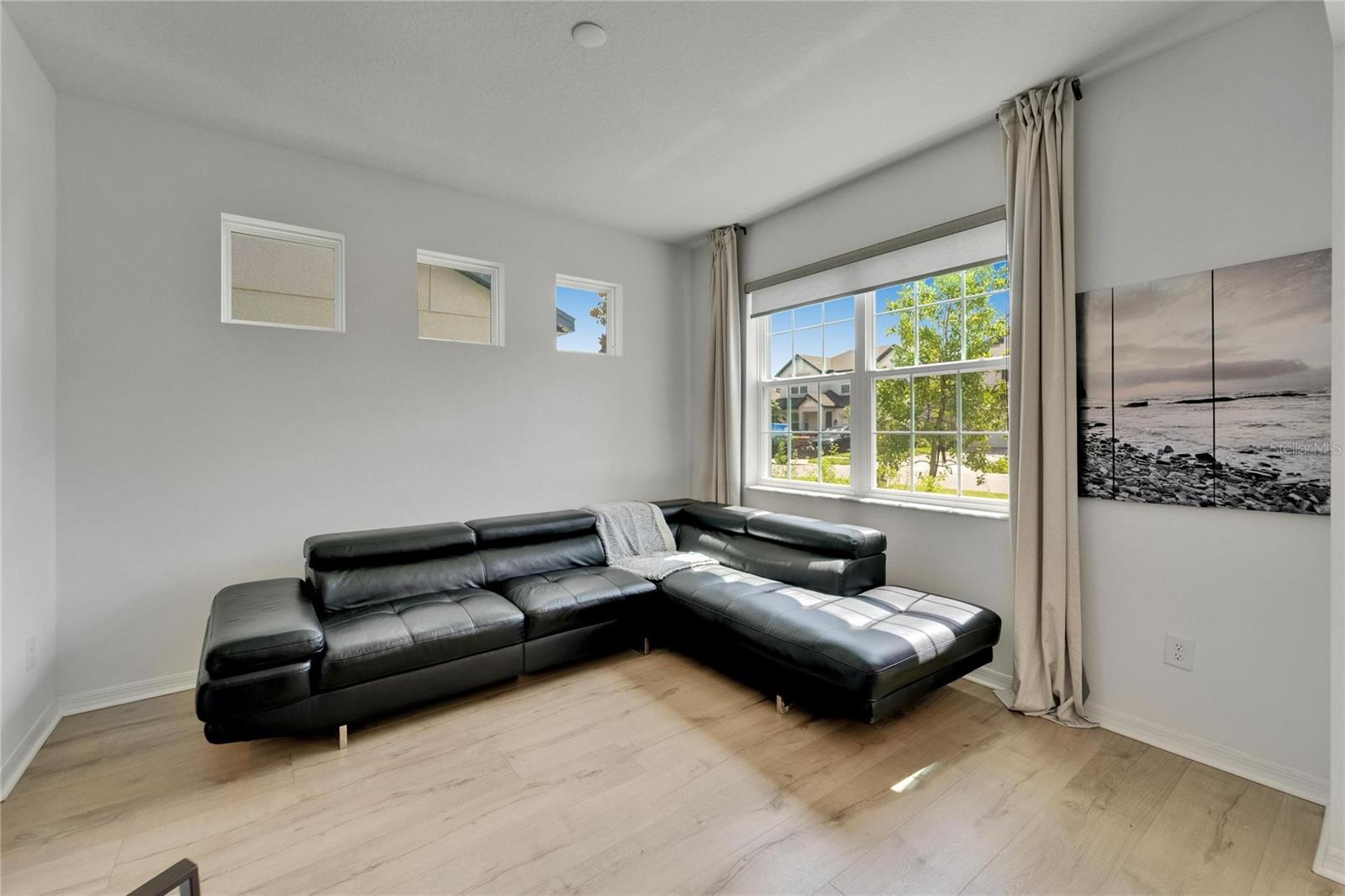 Listing photo id 10 for 7307 Gulf Cypress Avenue