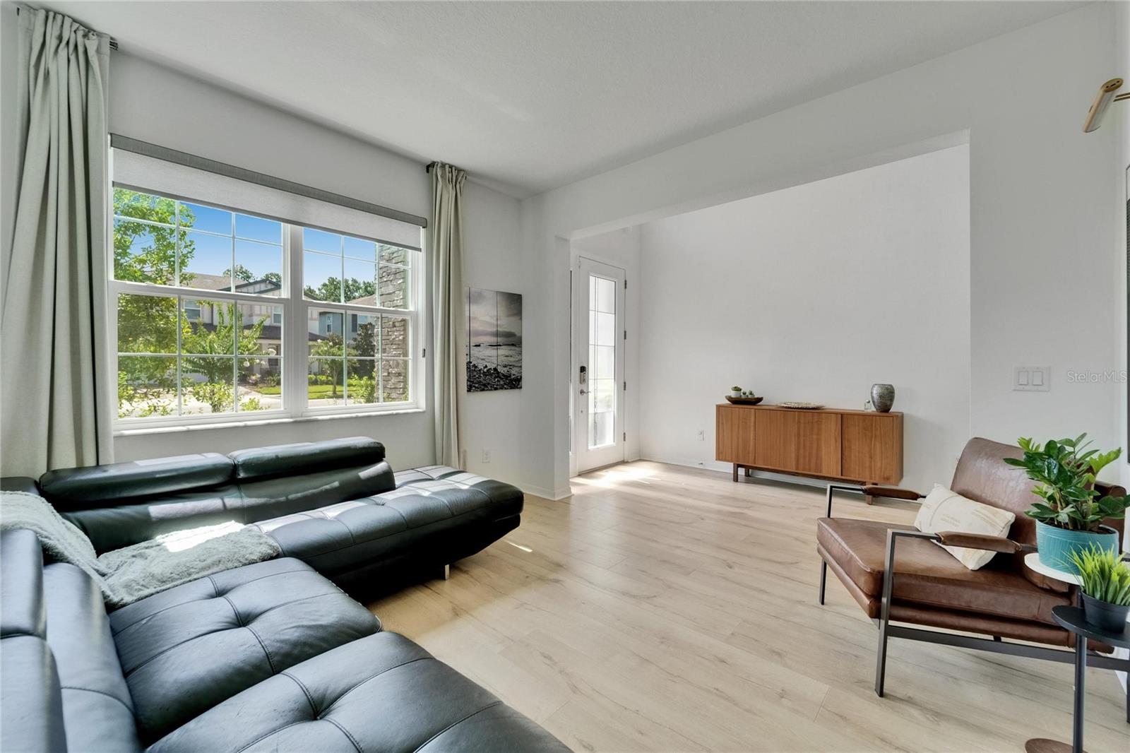 Listing photo id 11 for 7307 Gulf Cypress Avenue