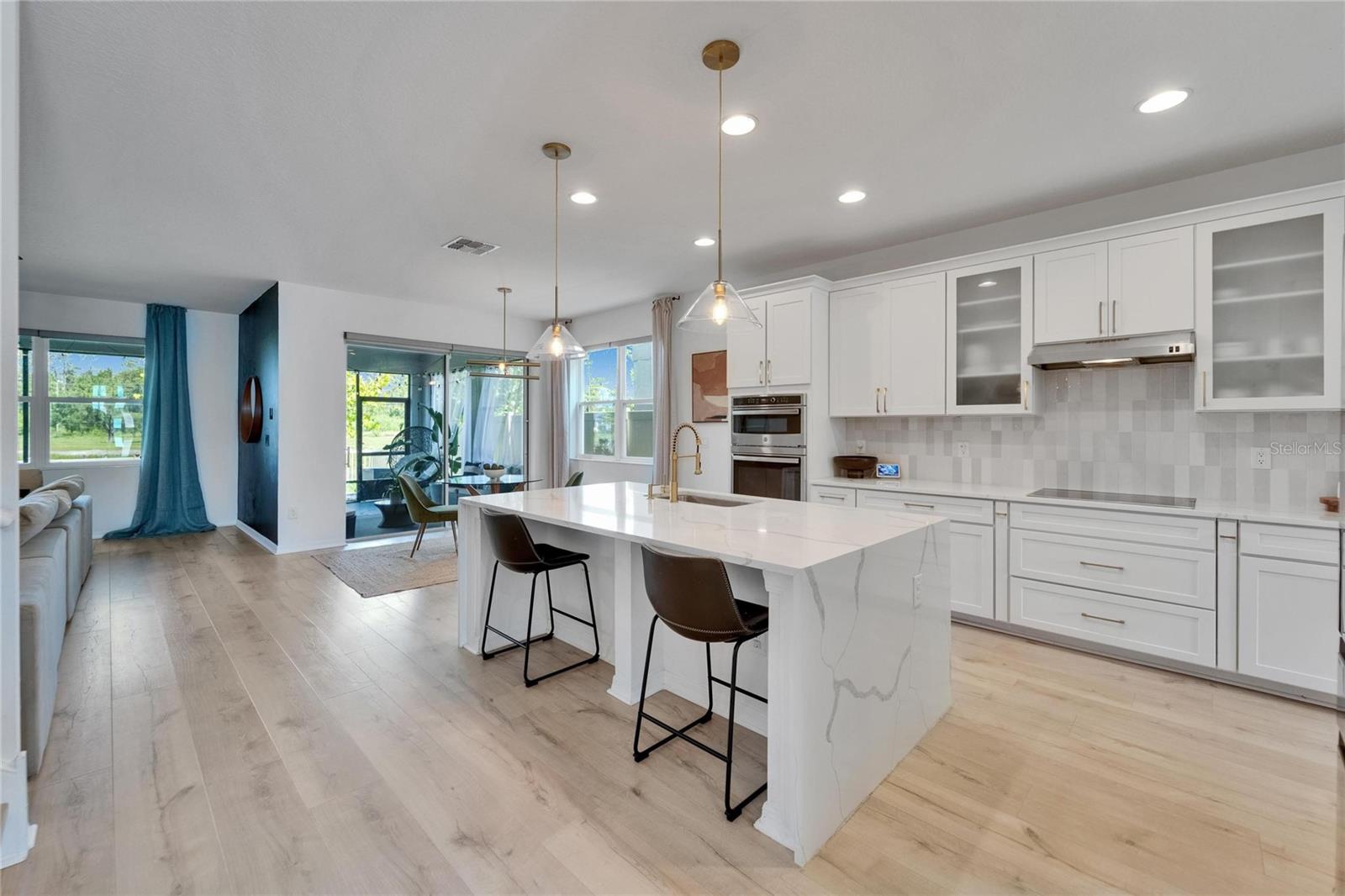 Listing photo id 17 for 7307 Gulf Cypress Avenue