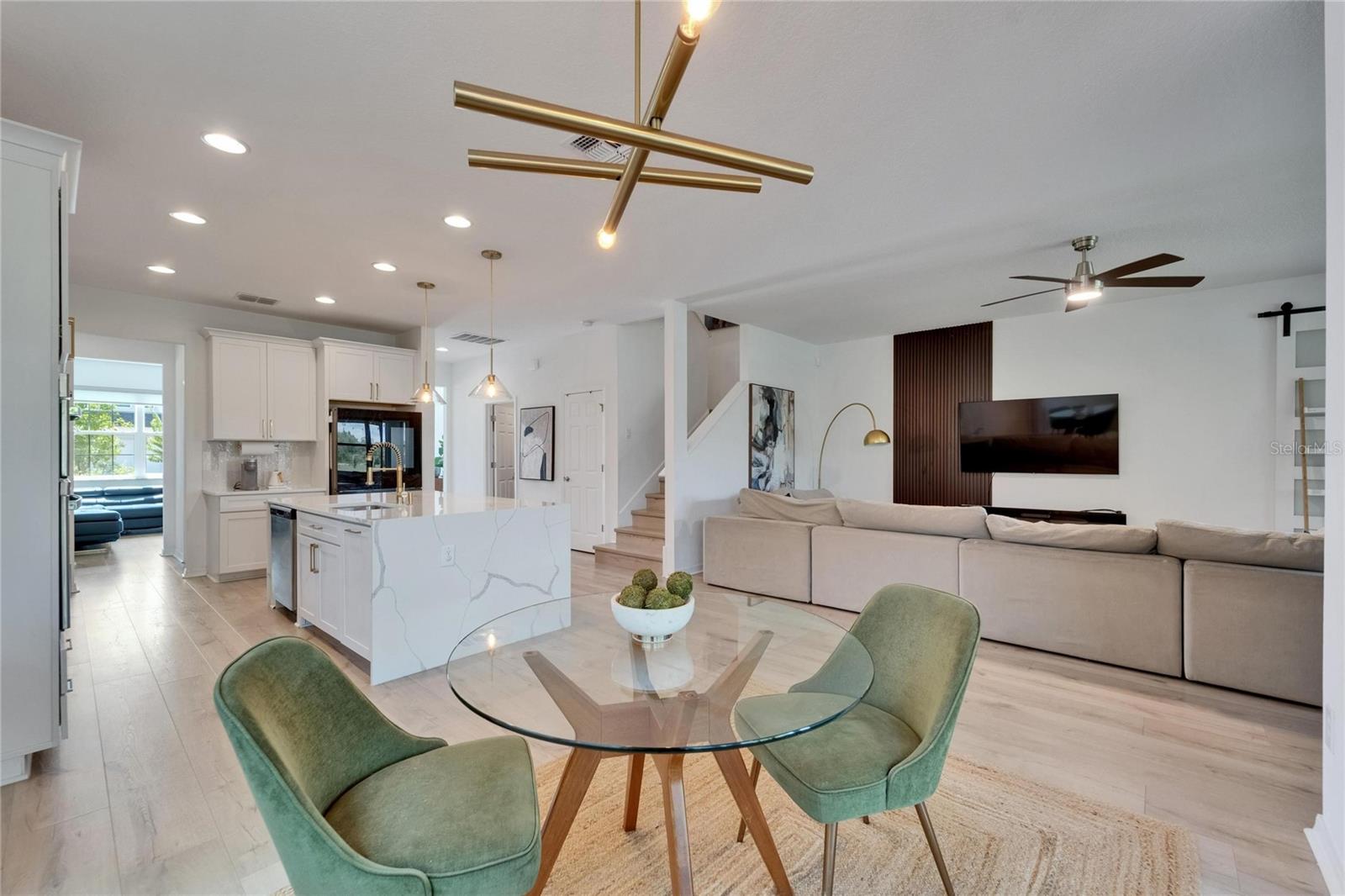 Listing photo id 24 for 7307 Gulf Cypress Avenue