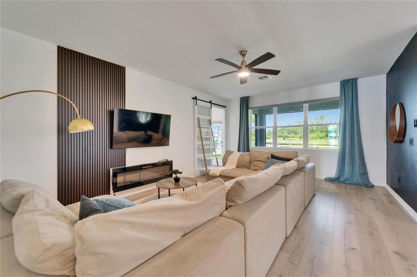 Listing photo id 25 for 7307 Gulf Cypress Avenue