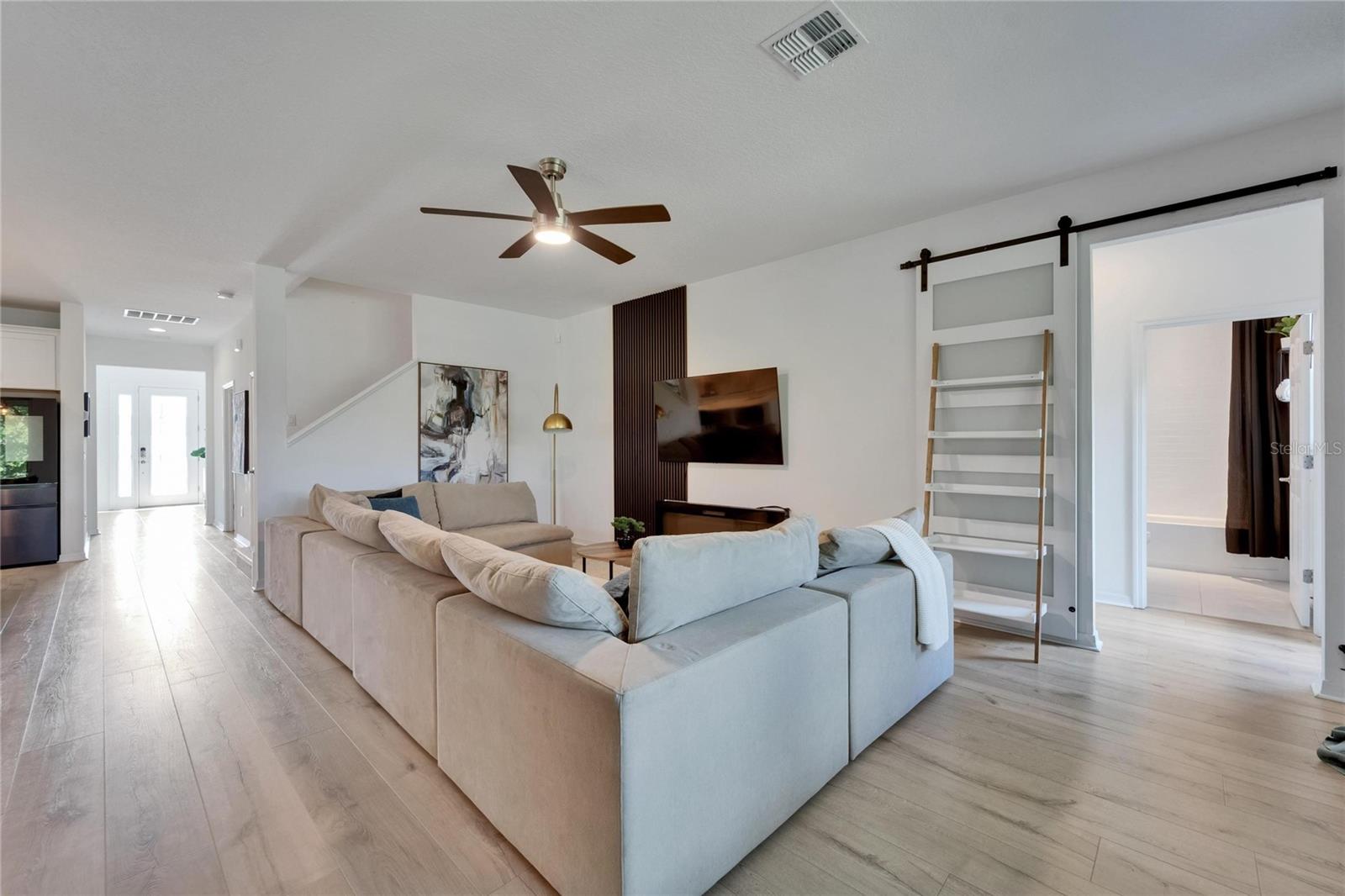 Listing photo id 26 for 7307 Gulf Cypress Avenue