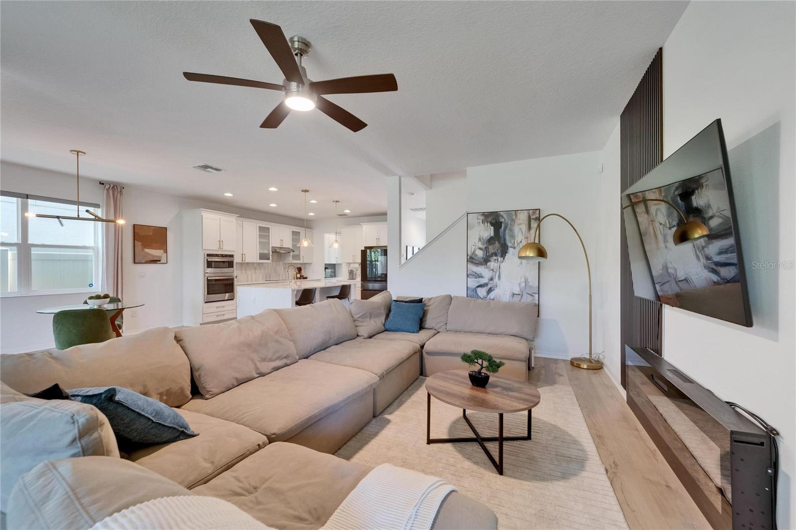 Listing photo id 27 for 7307 Gulf Cypress Avenue