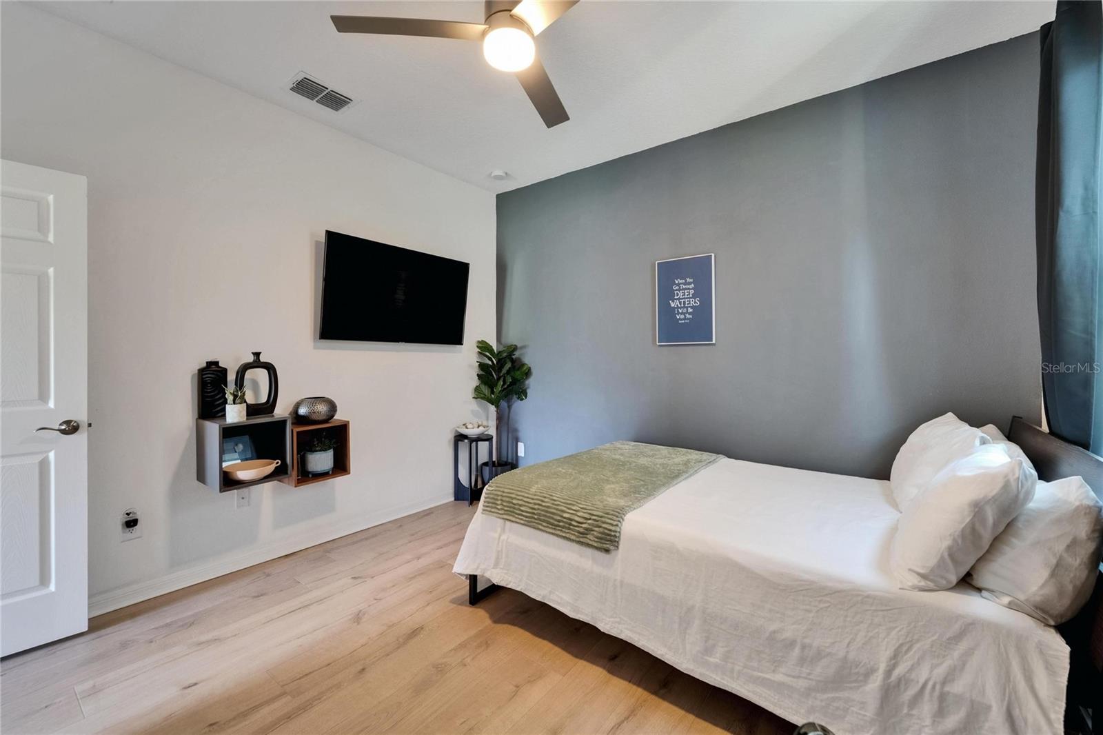 Listing photo id 31 for 7307 Gulf Cypress Avenue