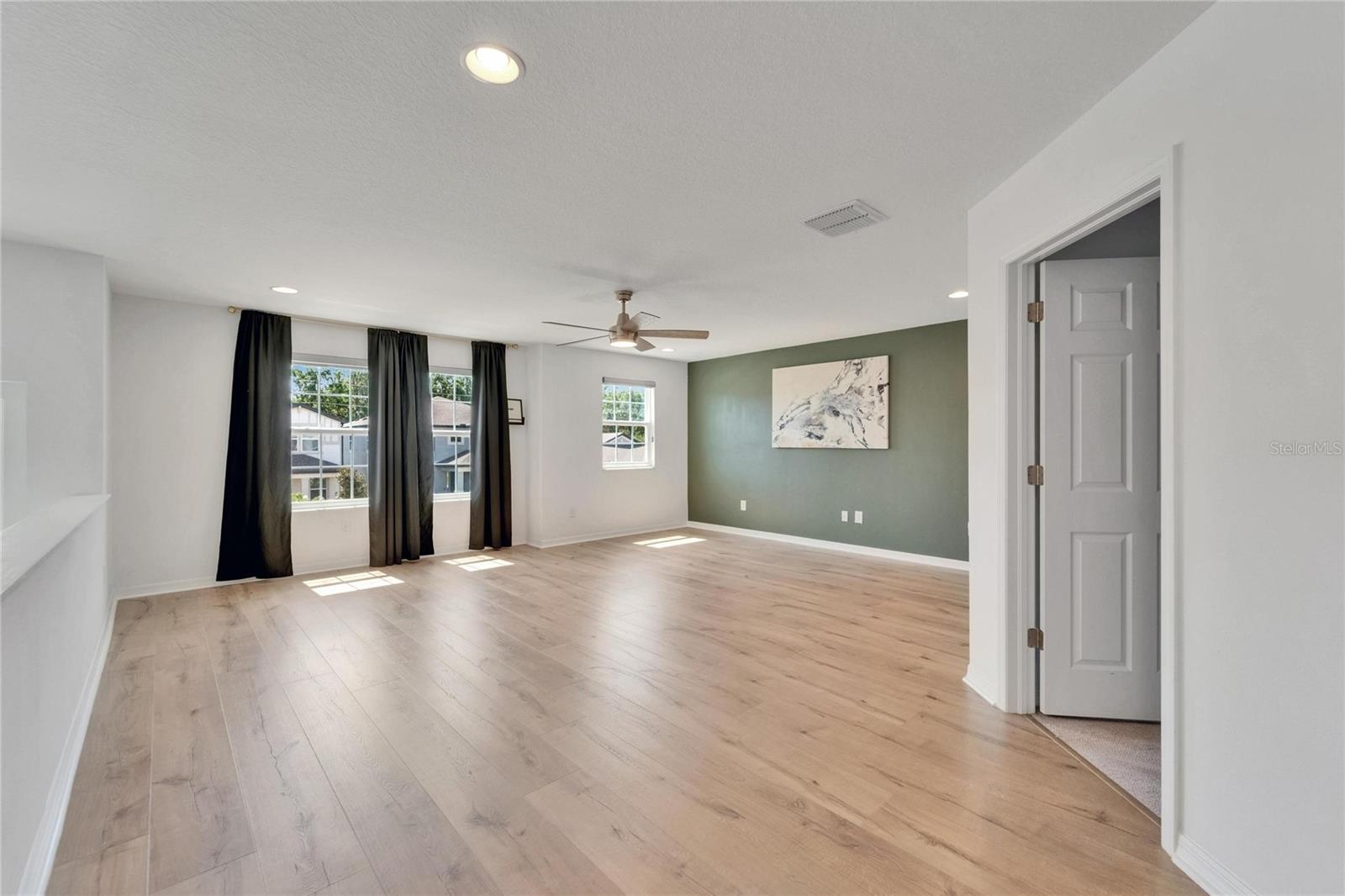 Listing photo id 35 for 7307 Gulf Cypress Avenue