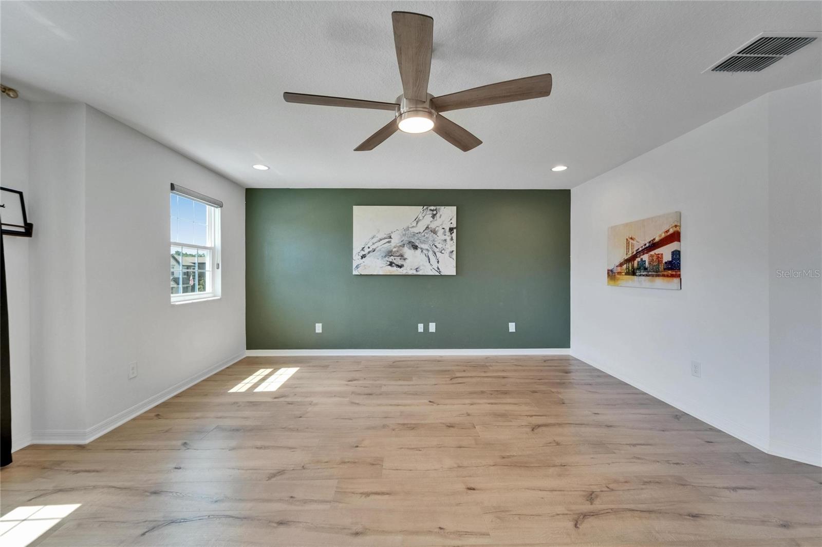 Listing photo id 36 for 7307 Gulf Cypress Avenue