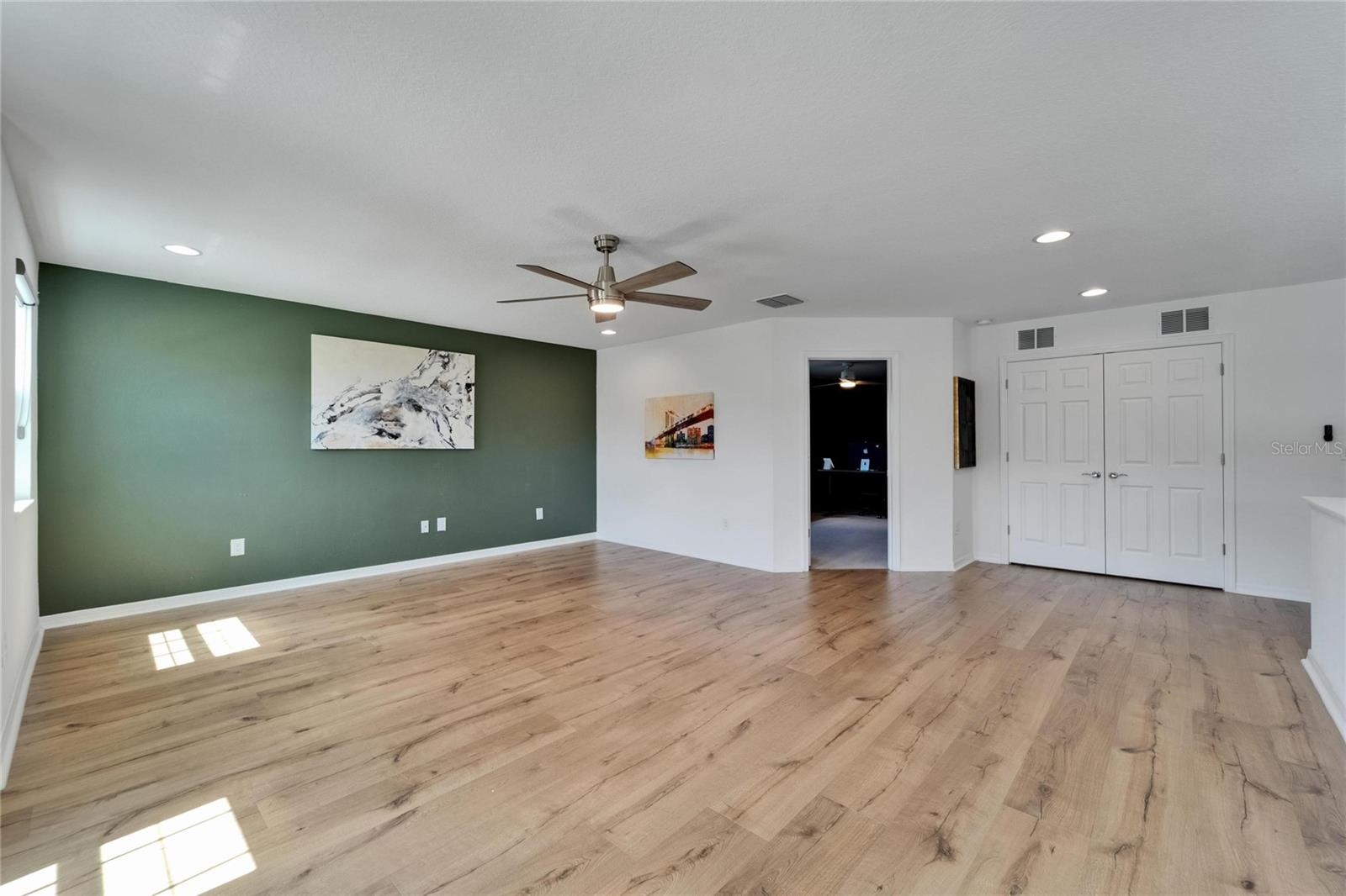 Listing photo id 37 for 7307 Gulf Cypress Avenue