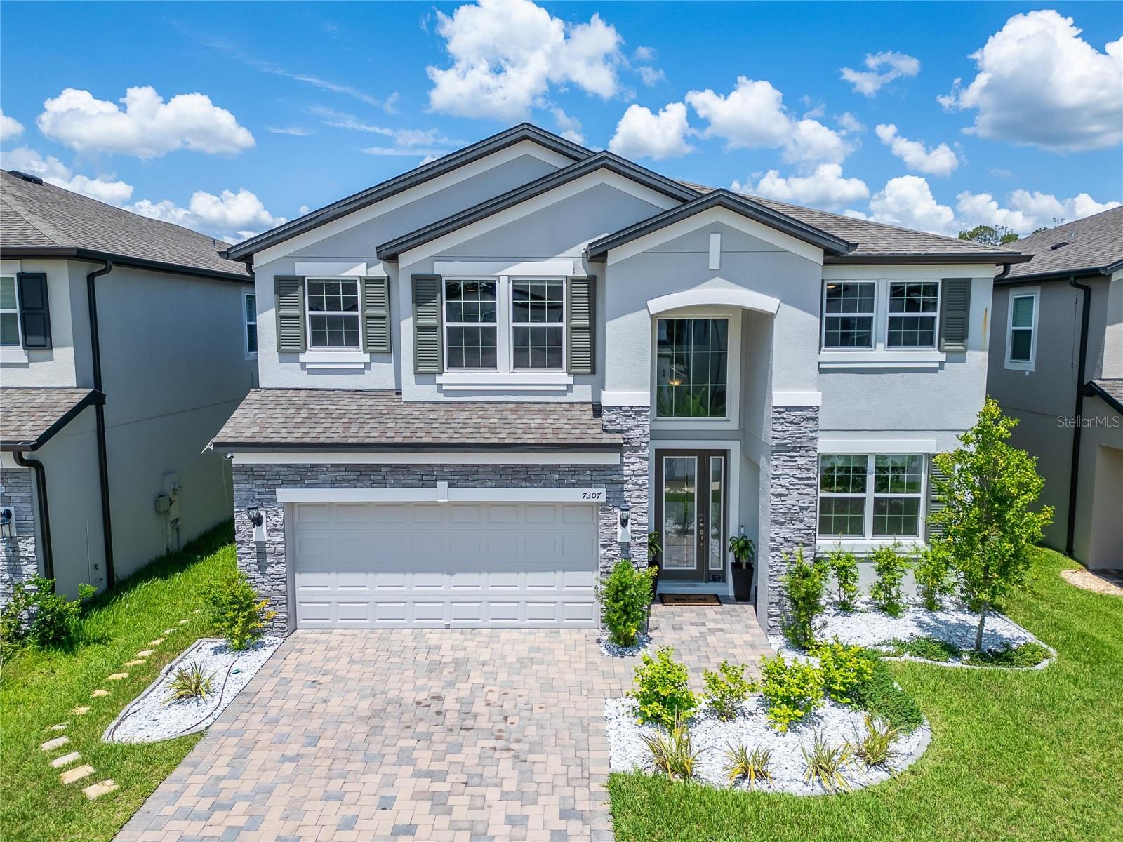 Listing photo id 2 for 7307 Gulf Cypress Avenue