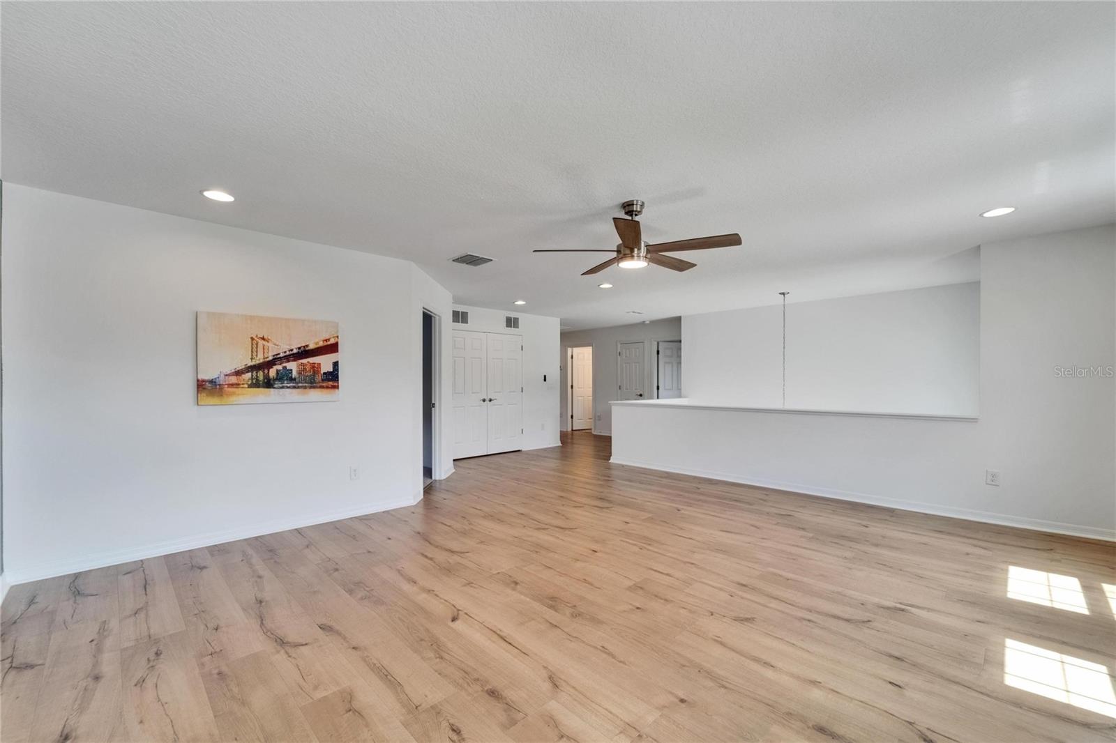 Listing photo id 38 for 7307 Gulf Cypress Avenue