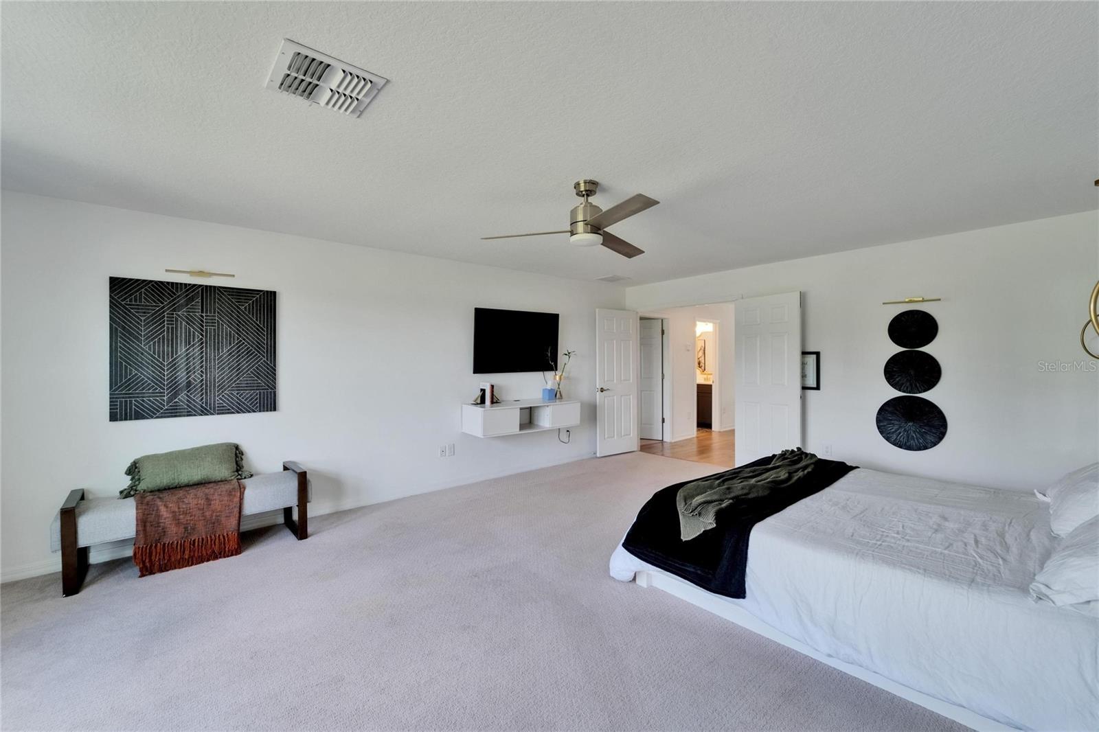 Listing photo id 45 for 7307 Gulf Cypress Avenue