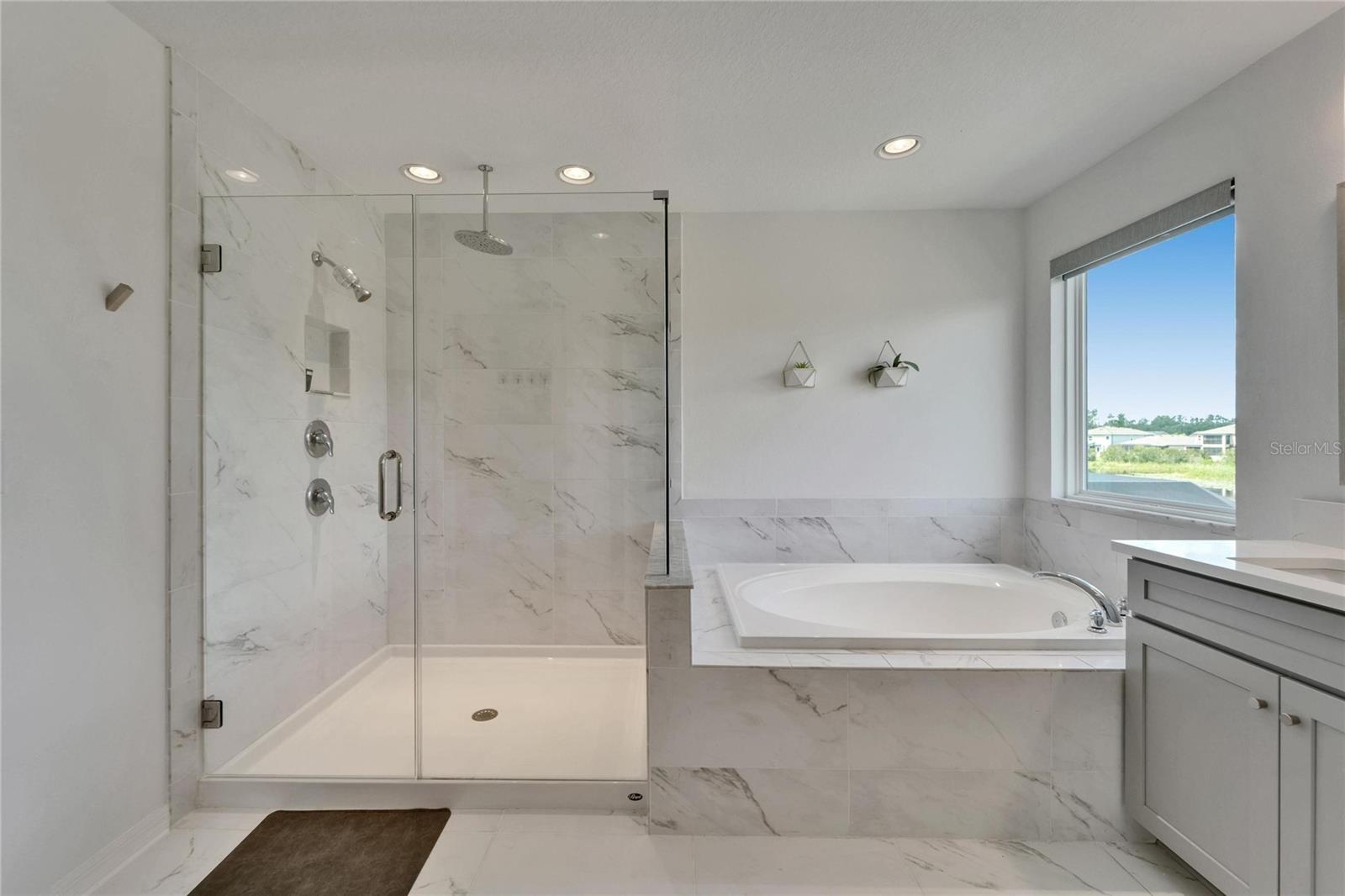 Listing photo id 48 for 7307 Gulf Cypress Avenue