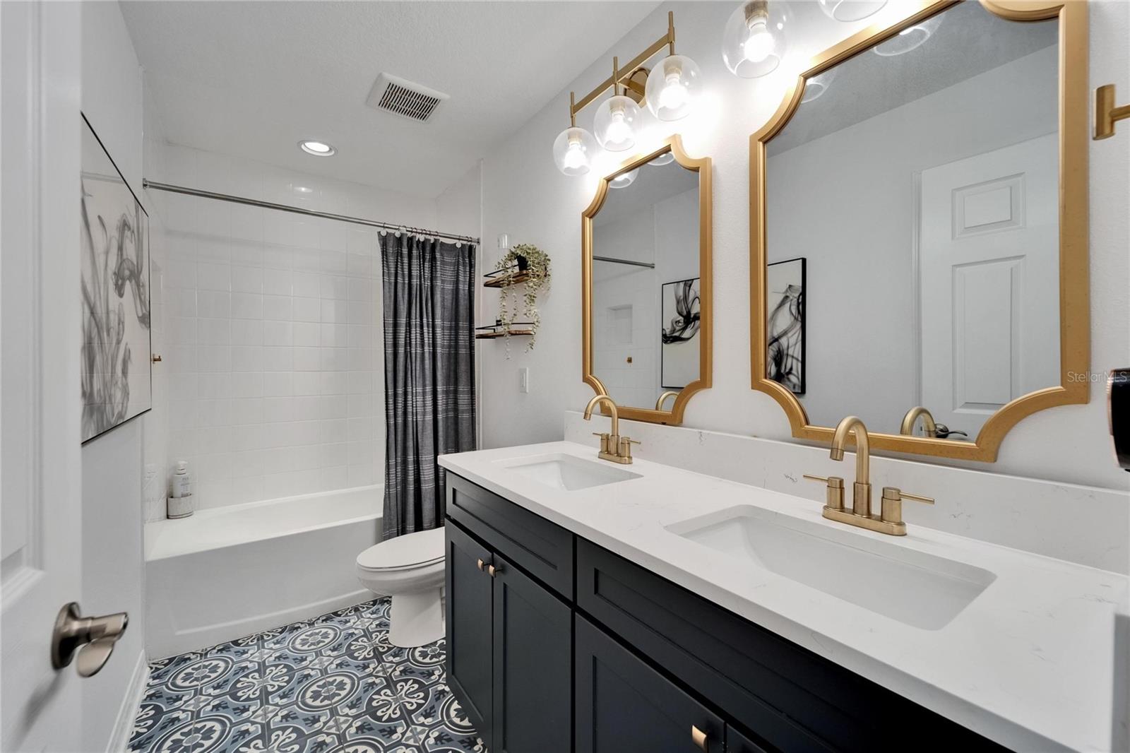 Listing photo id 57 for 7307 Gulf Cypress Avenue