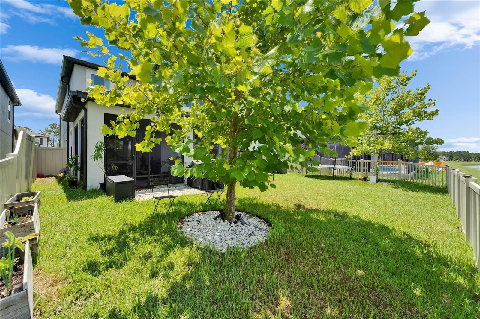 Listing photo id 72 for 7307 Gulf Cypress Avenue