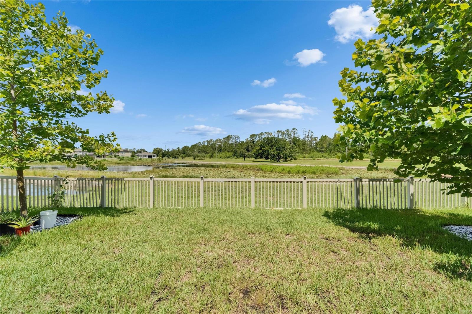 Listing photo id 76 for 7307 Gulf Cypress Avenue