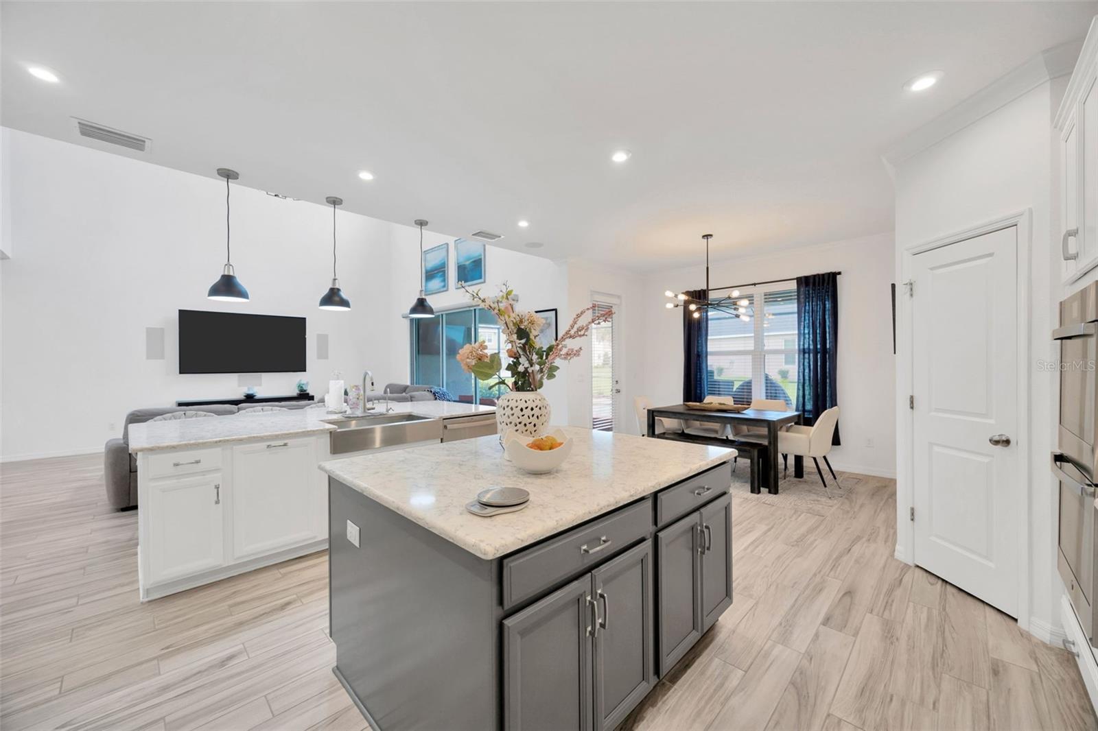 Image 12 of 61 For 7154 Bradbury Cir