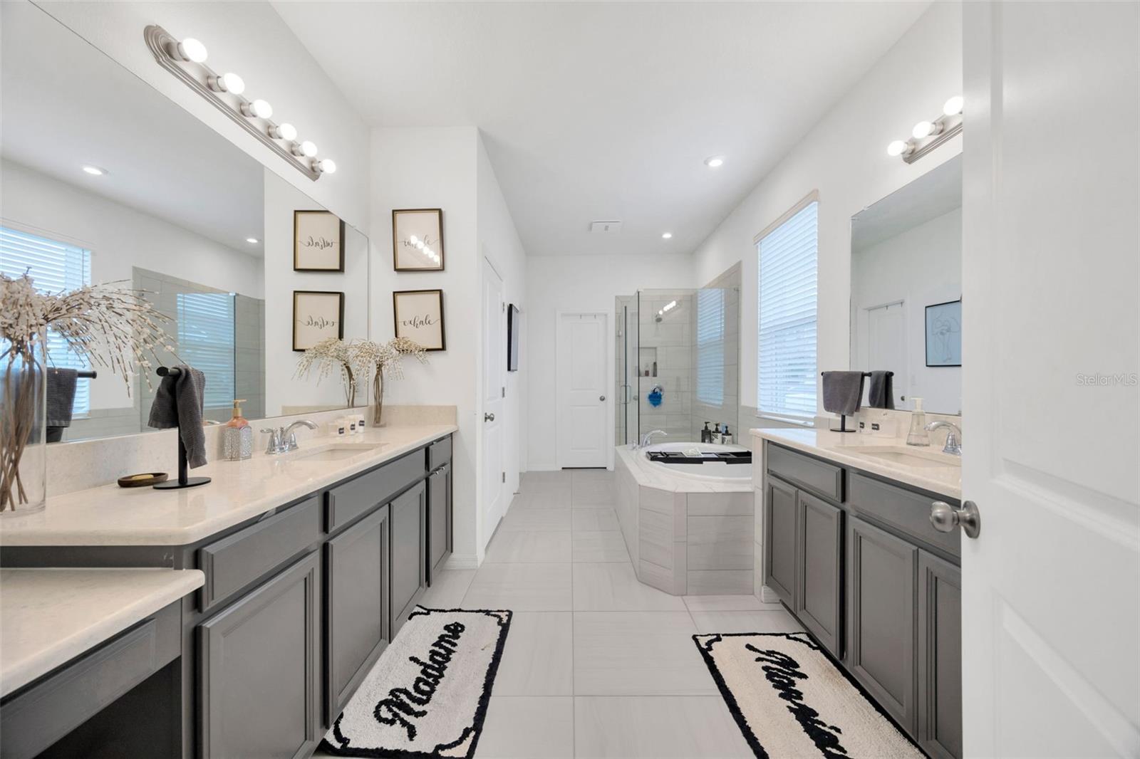Image 28 of 61 For 7154 Bradbury Cir
