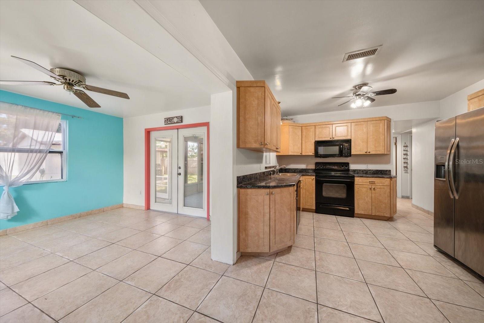 Listing photo id 8 for 1226 Robin Hood Lane