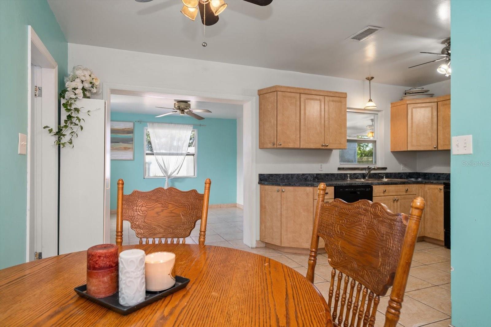 Listing photo id 9 for 1226 Robin Hood Lane