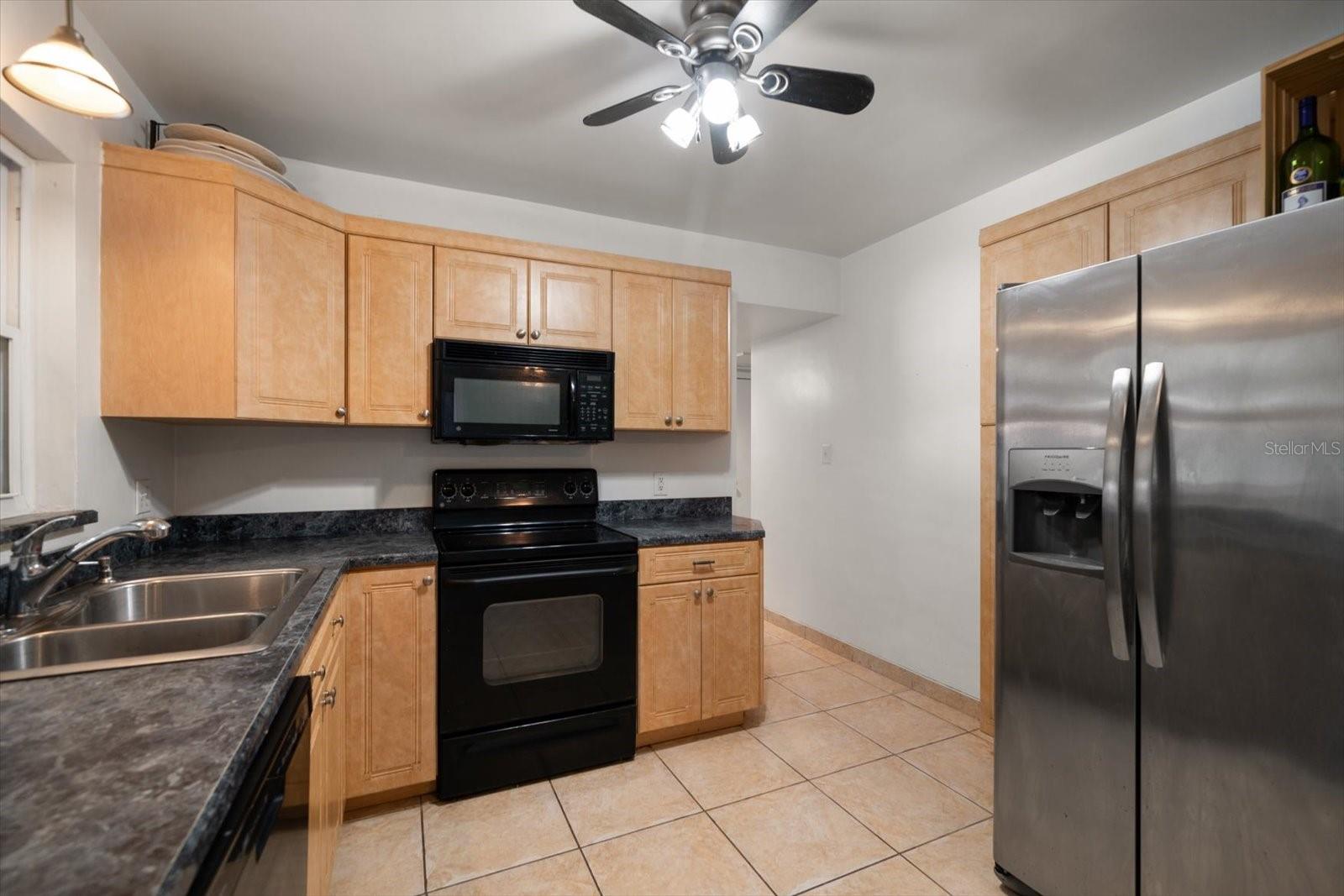 Listing photo id 10 for 1226 Robin Hood Lane