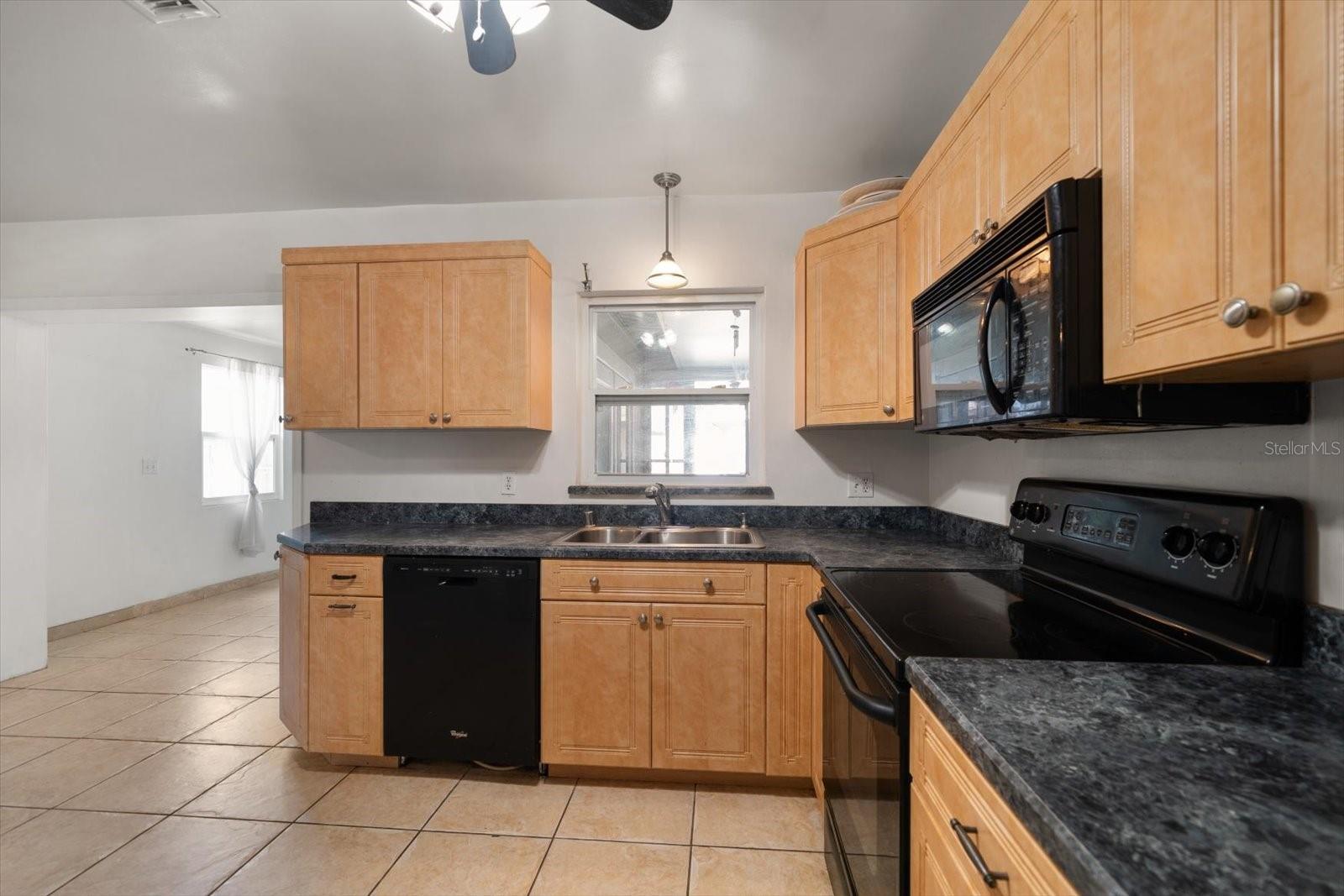 Listing photo id 12 for 1226 Robin Hood Lane