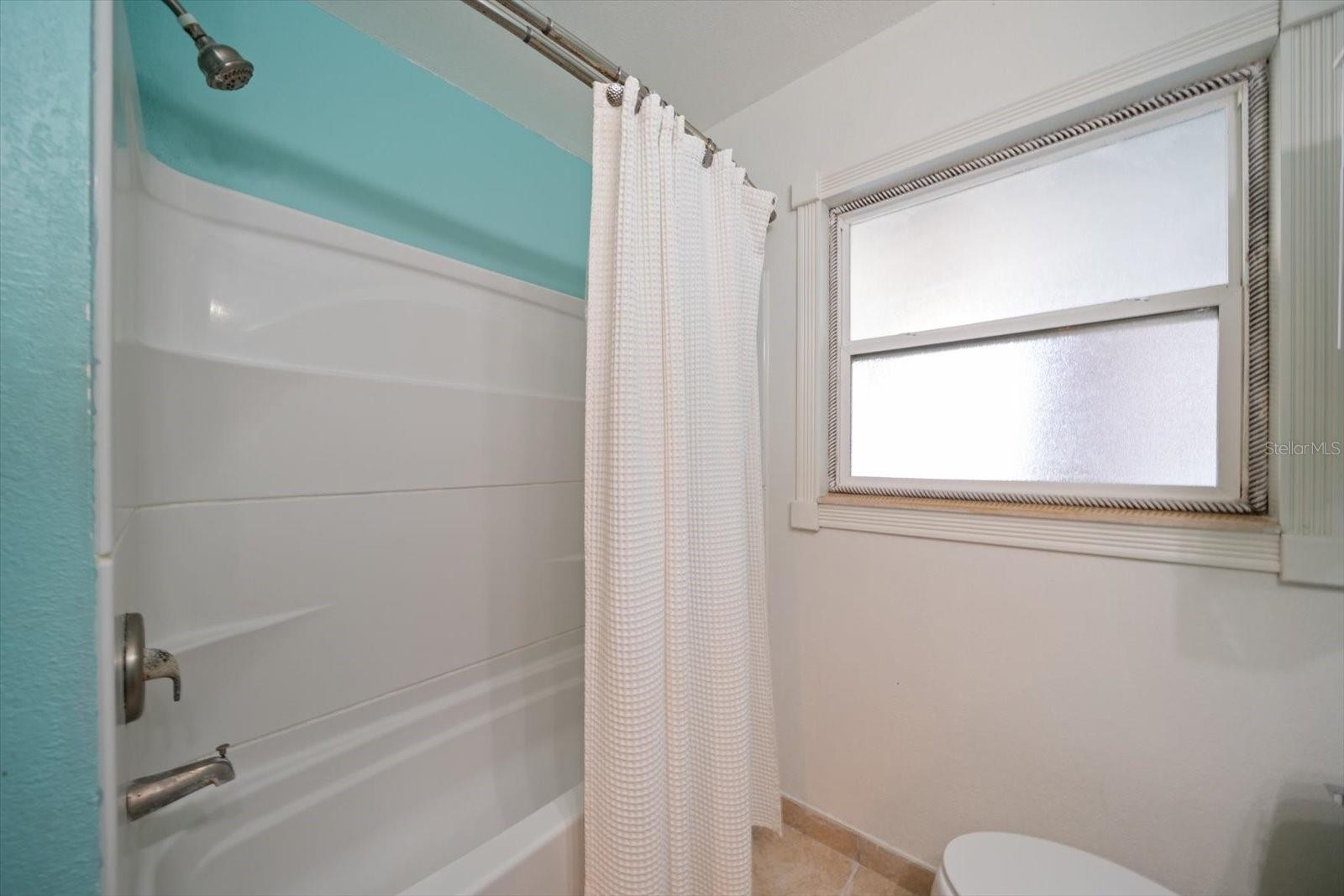 Listing photo id 18 for 1226 Robin Hood Lane