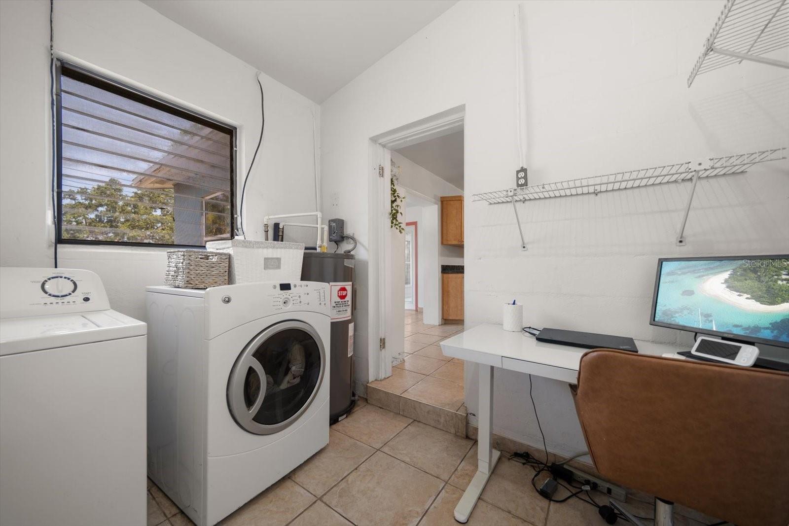 Listing photo id 23 for 1226 Robin Hood Lane