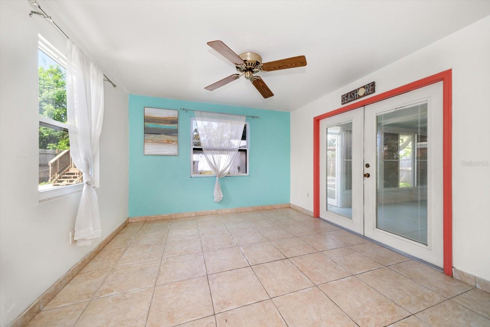 Listing photo id 24 for 1226 Robin Hood Lane