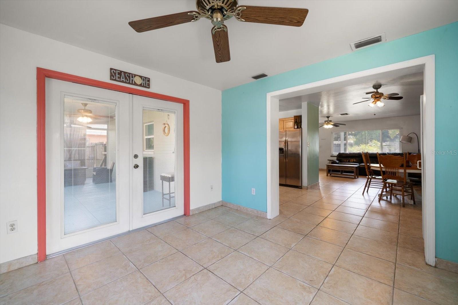 Listing photo id 25 for 1226 Robin Hood Lane